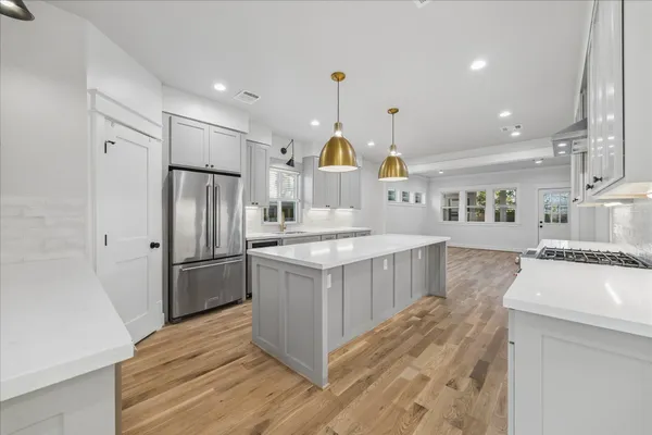 $920,000 | 910 Northwood Street, Houston, TX 77009