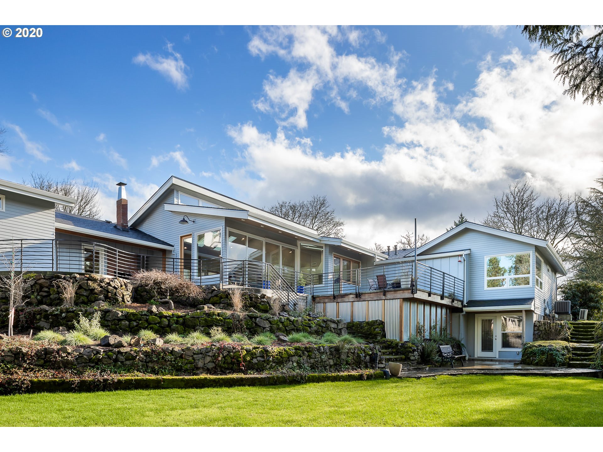 945 Southwest Maplecrest Court Portland, OR 97219 - Photo 1 of 31 Gallery Image 1