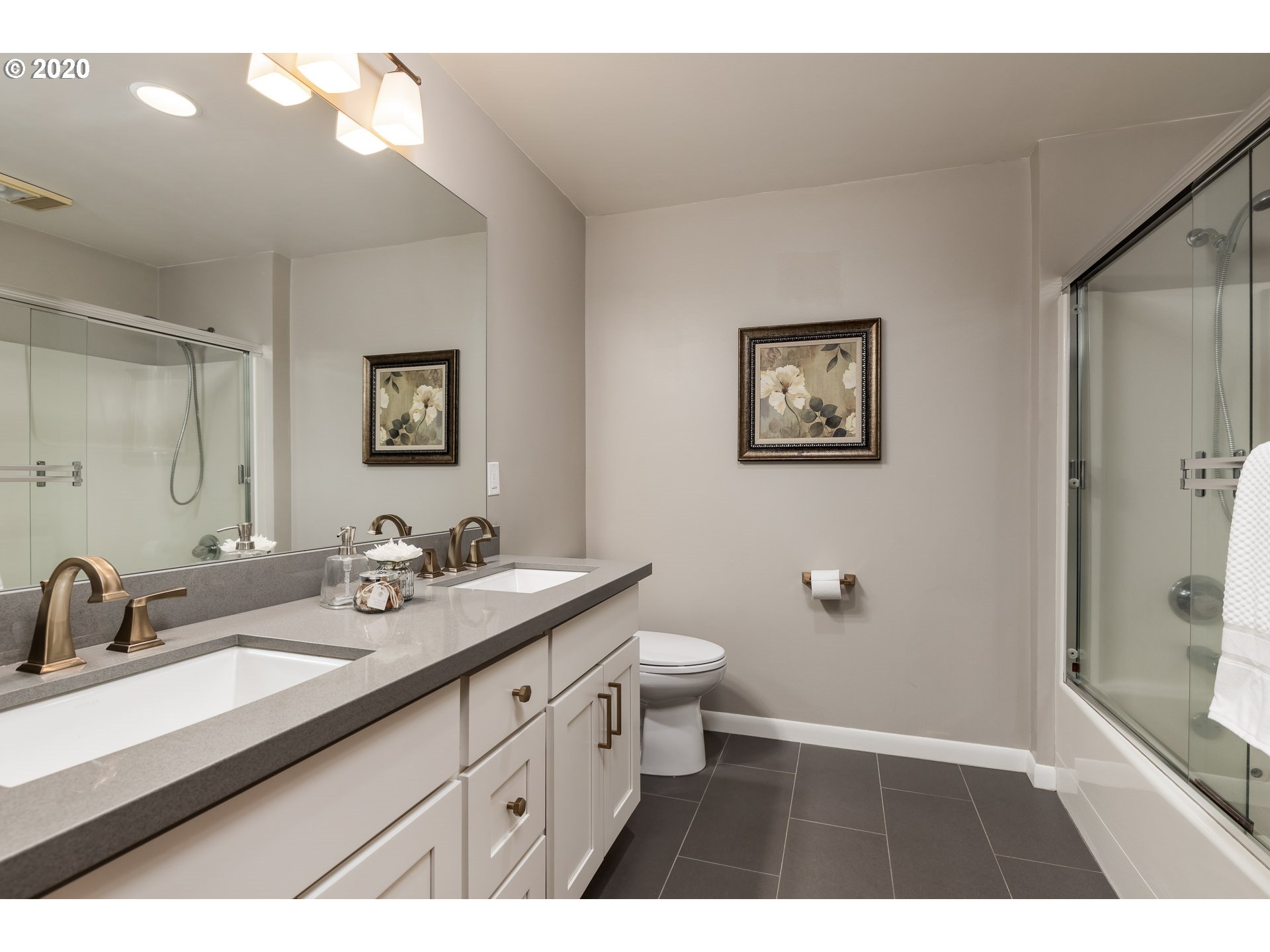 945 Southwest Maplecrest Court Portland, OR 97219 - Photo 11 of 31 Gallery Image 11