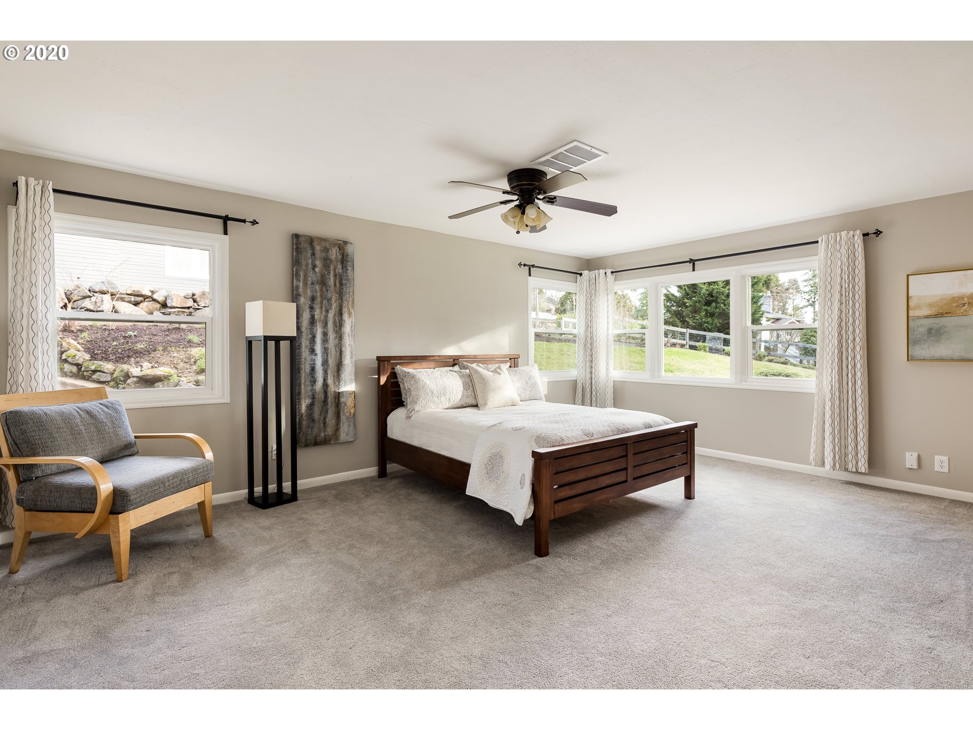945 Southwest Maplecrest Court Portland, OR 97219 - Photo 13 of 31 Gallery Image 13
