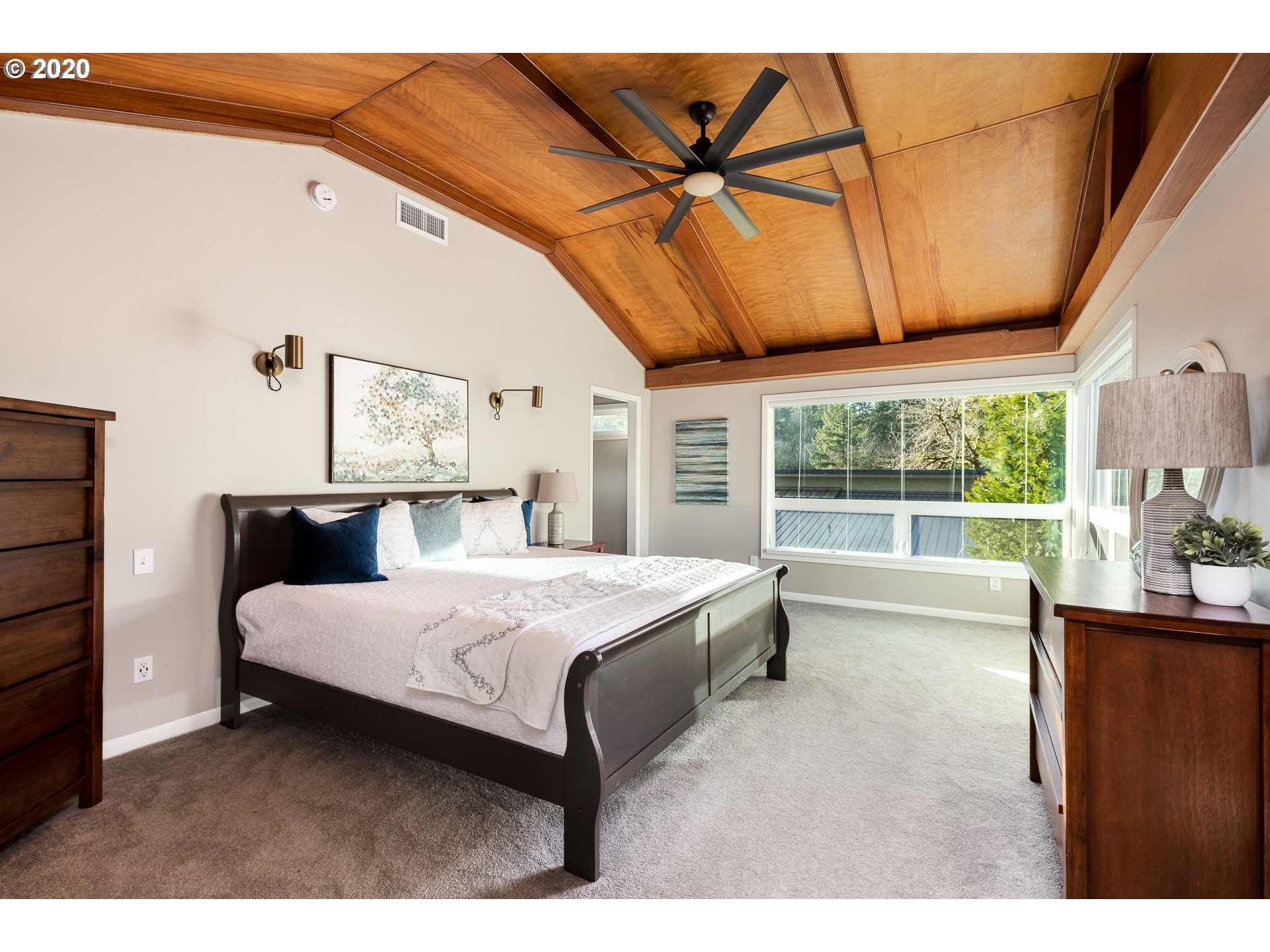 945 Southwest Maplecrest Court Portland, OR 97219 - Photo 15 of 31 Gallery Image 15