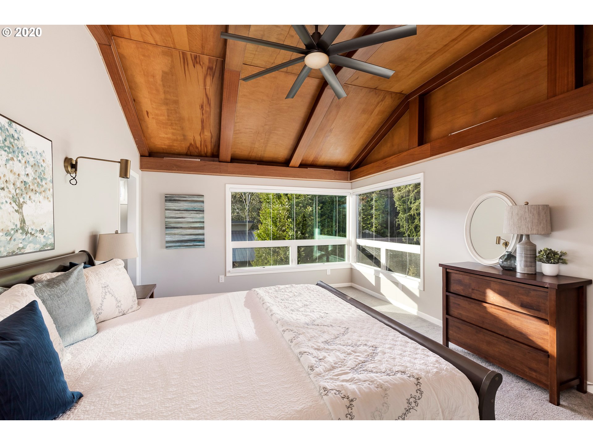 945 Southwest Maplecrest Court Portland, OR 97219 - Photo 16 of 31 Gallery Image 16