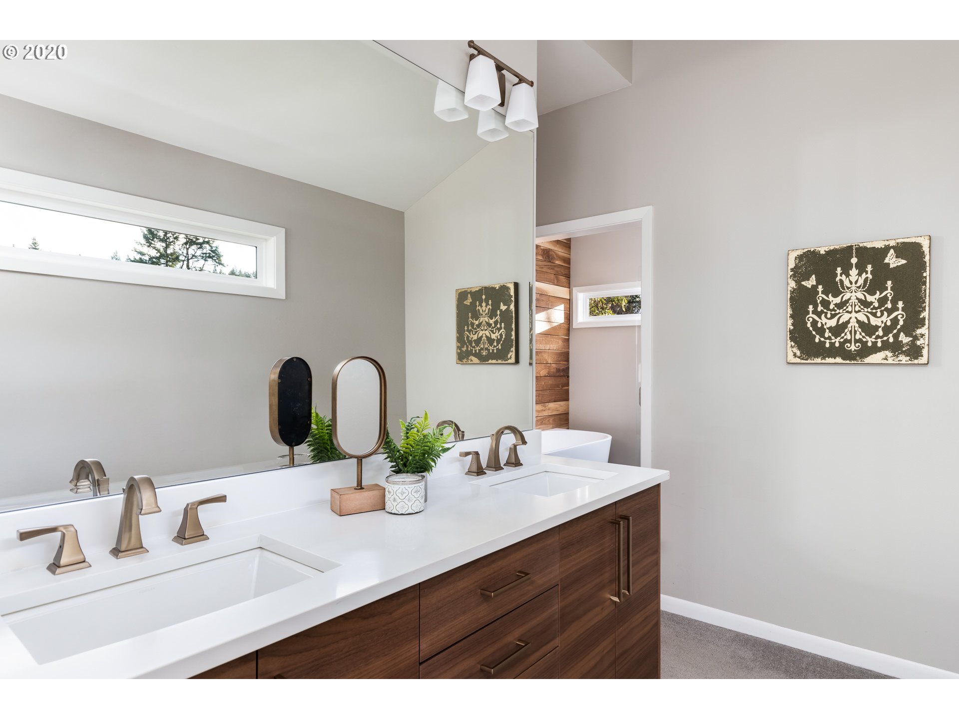 945 Southwest Maplecrest Court Portland, OR 97219 - Photo 17 of 31 Gallery Image 17