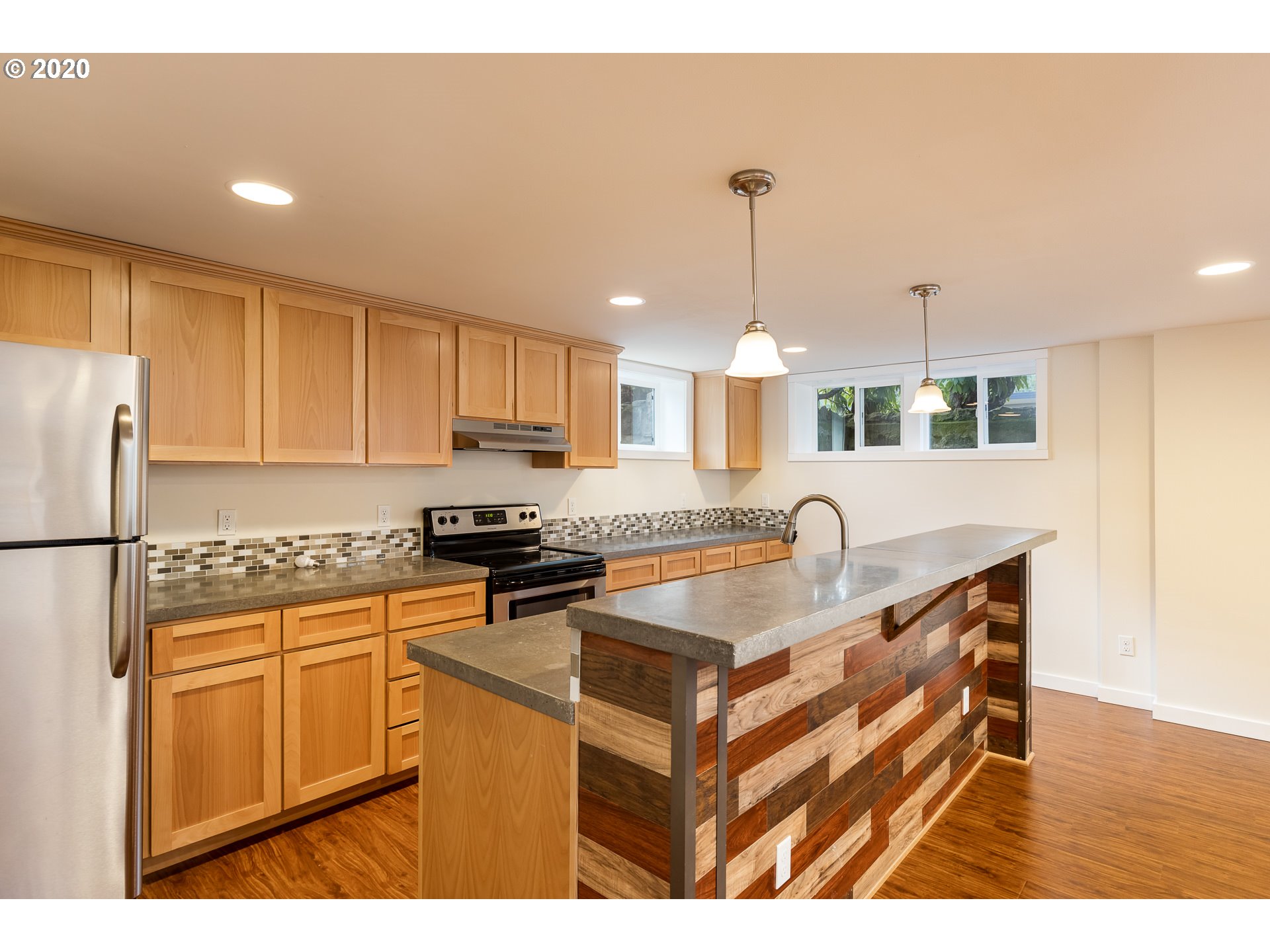 945 Southwest Maplecrest Court Portland, OR 97219 - Photo 23 of 31 Gallery Image 23