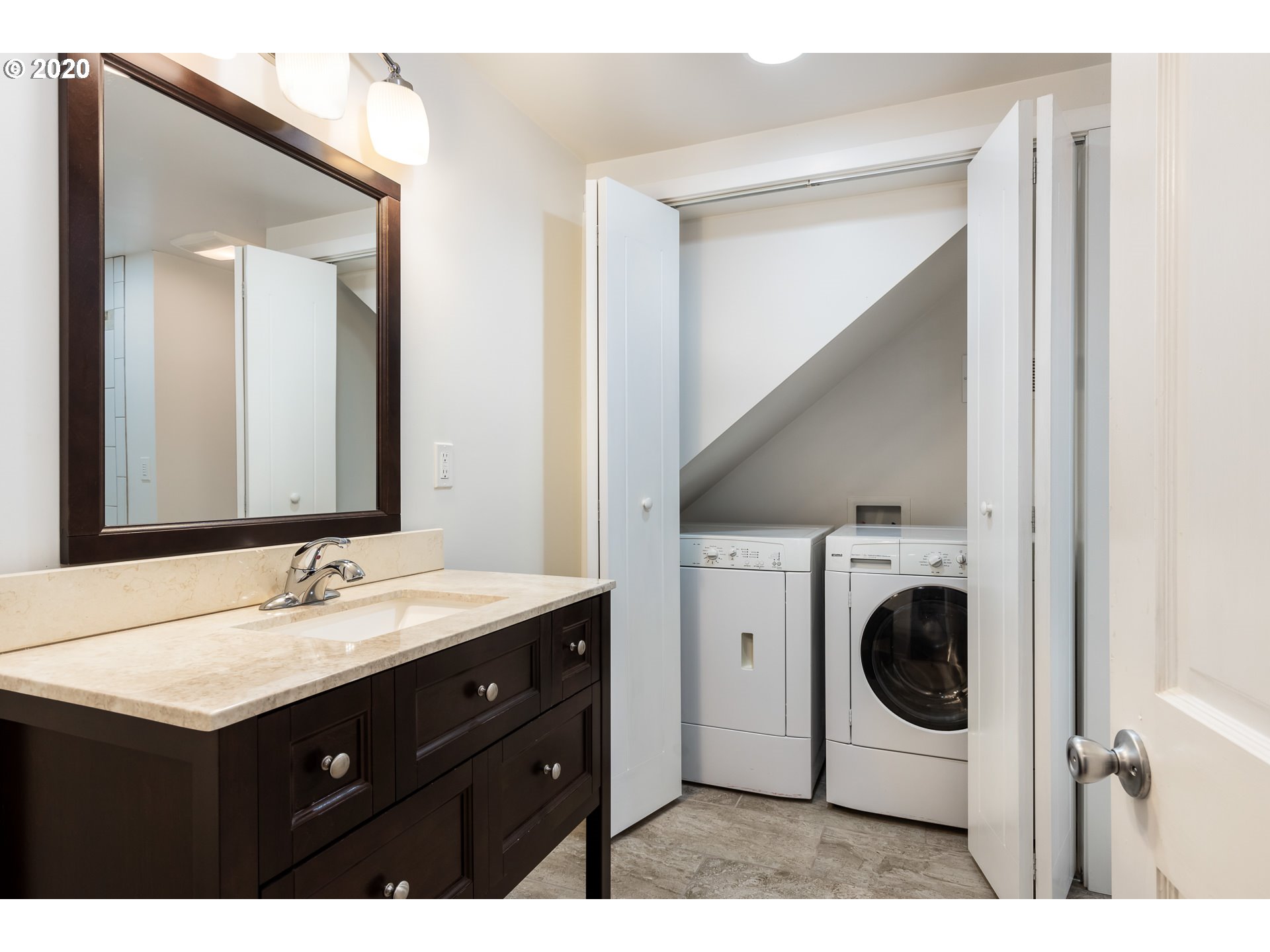 945 Southwest Maplecrest Court Portland, OR 97219 - Photo 24 of 31 Gallery Image 24
