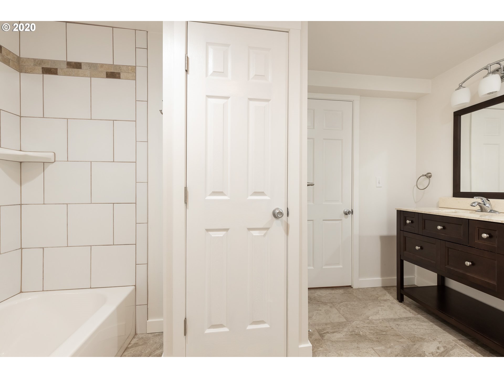 945 Southwest Maplecrest Court Portland, OR 97219 - Photo 25 of 31 Gallery Image 25