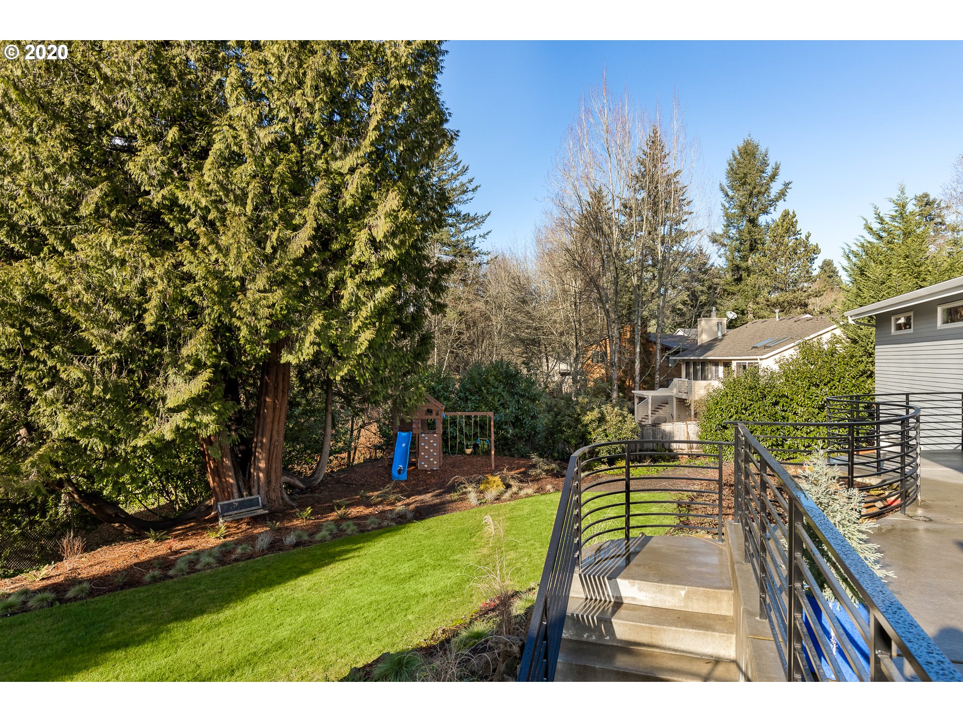 945 Southwest Maplecrest Court Portland, OR 97219 - Photo 28 of 31 Gallery Image 28