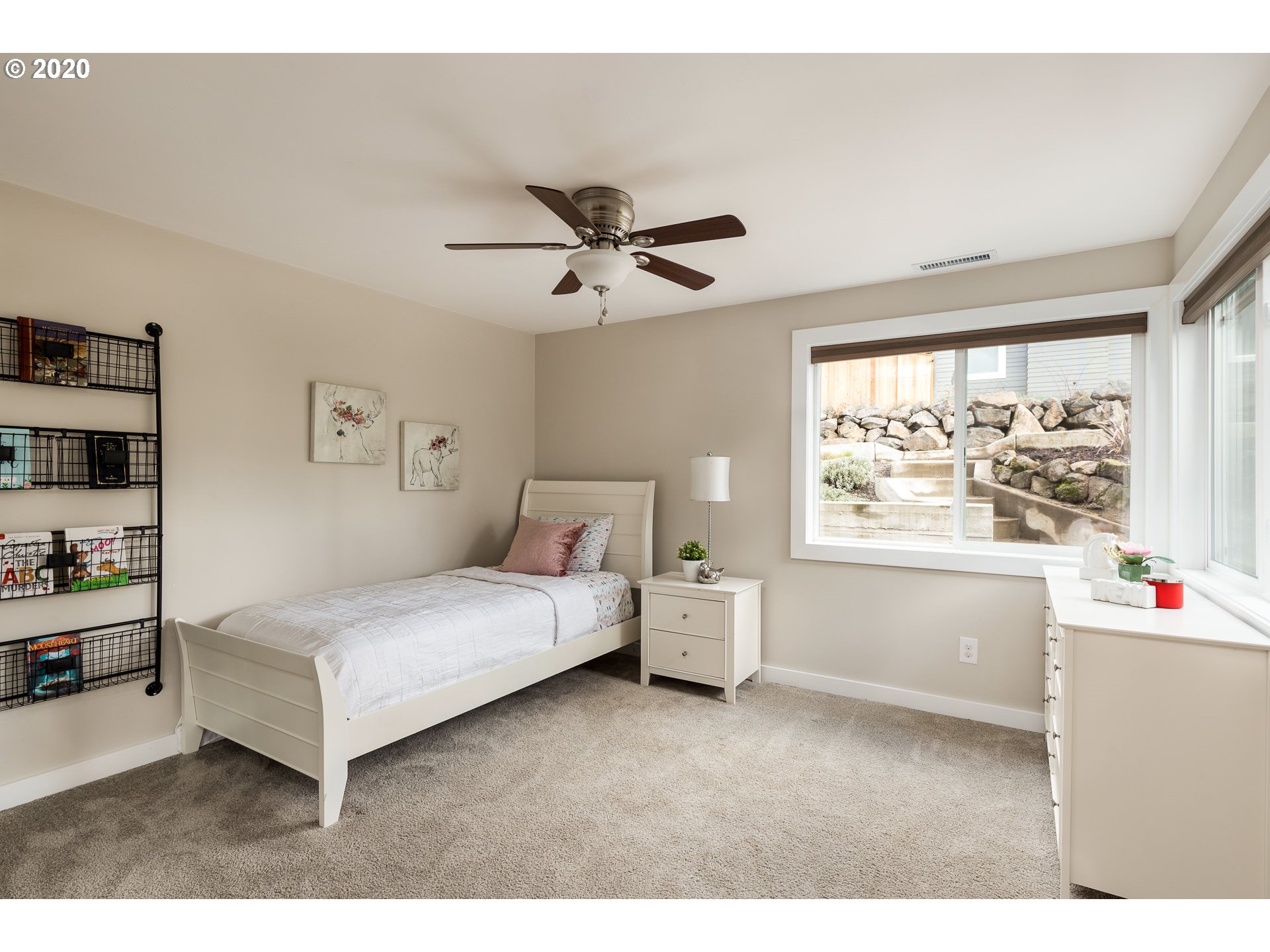 945 Southwest Maplecrest Court Portland, OR 97219 - Photo 10 of 31 Gallery Image 10