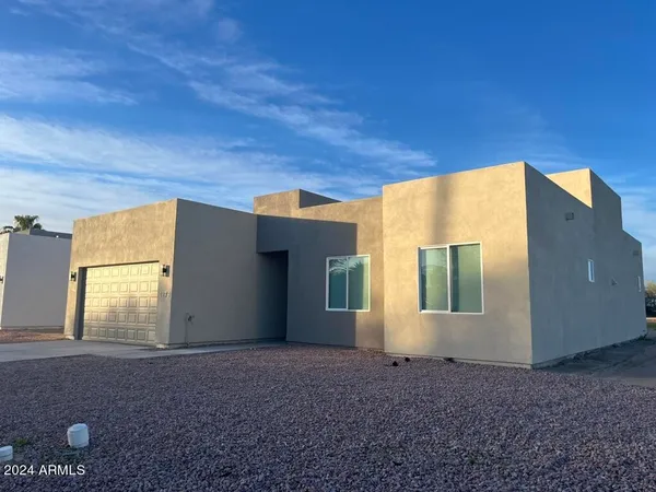 a view of a house with a backyard