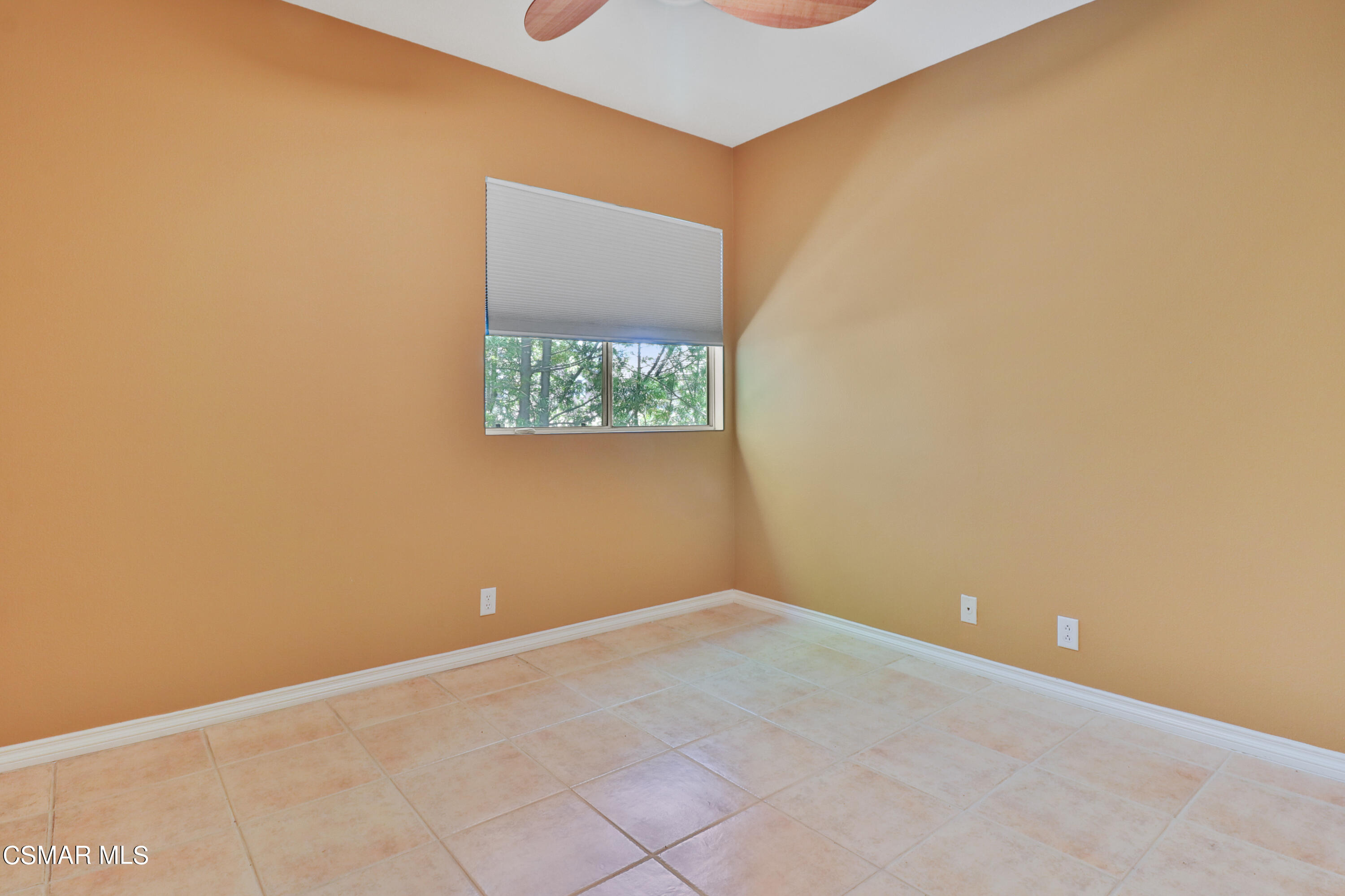 292 Maywind Lane Simi Valley, CA 93065 - Photo 22 of 41 an empty room with windows
