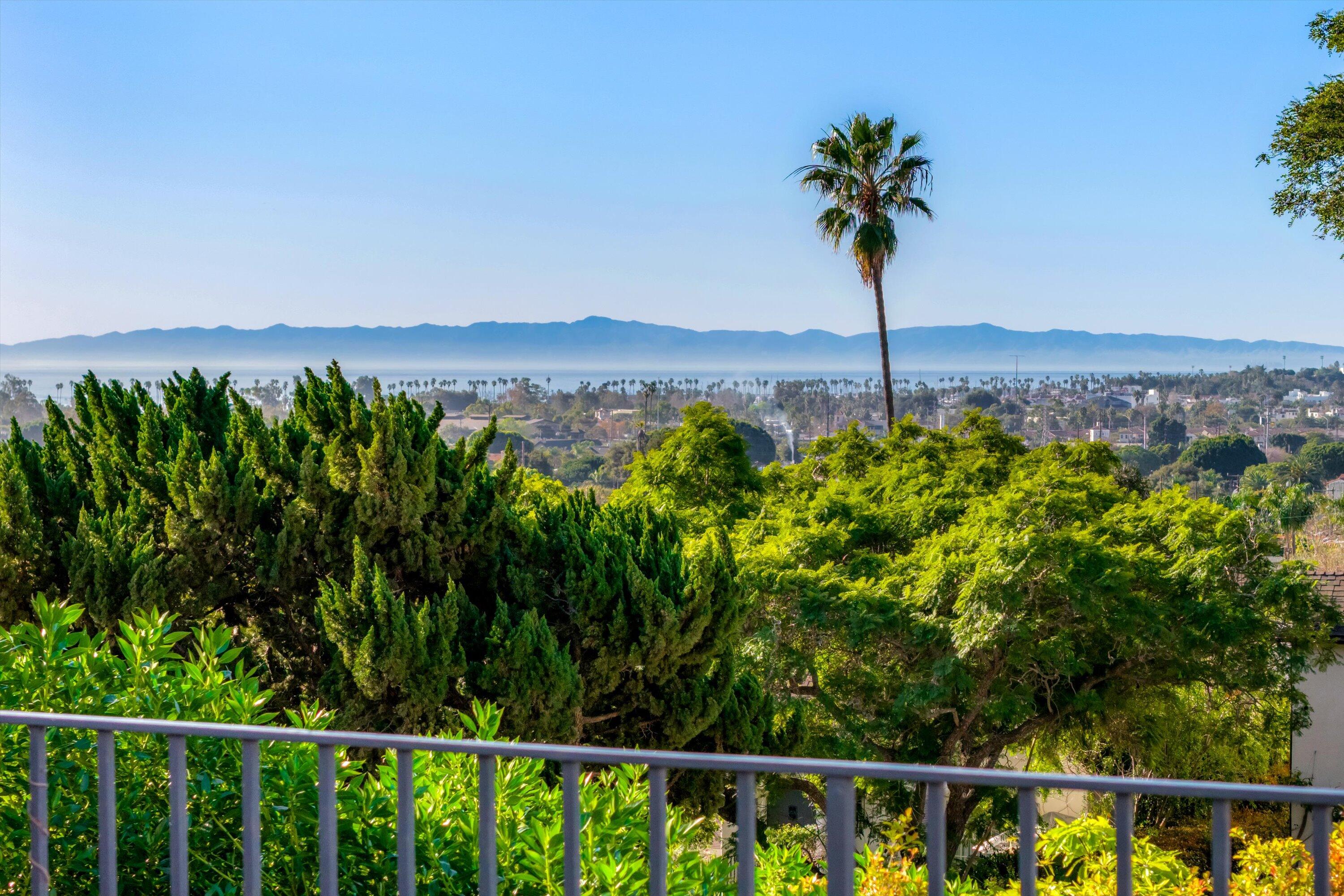 1322 East Cota Street Santa Barbara, CA 93103 - Photo 20 of 55 Morning Coffee Area