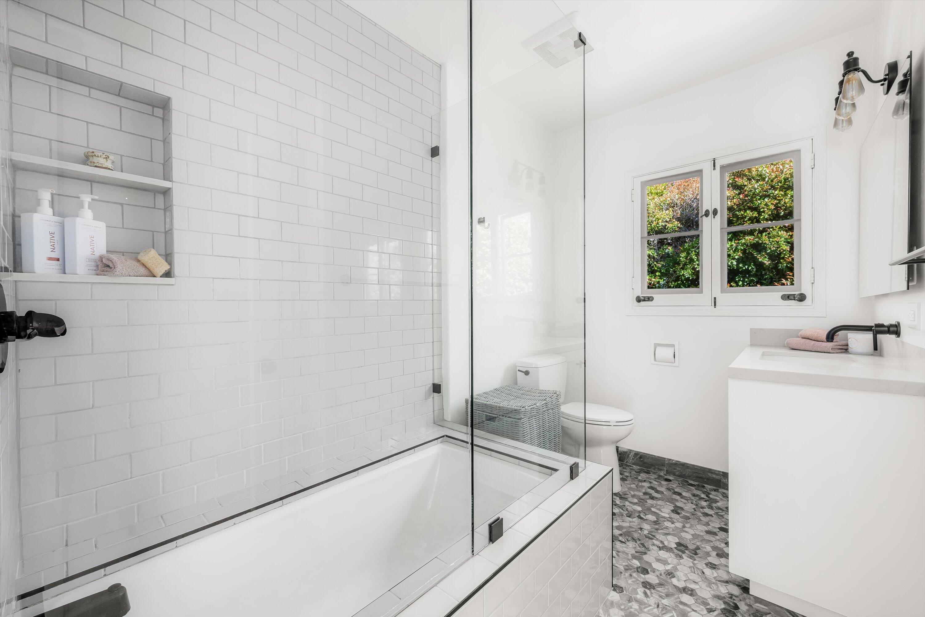 1322 East Cota Street Santa Barbara, CA 93103 - Photo 23 of 55 Contemporary Bathroom