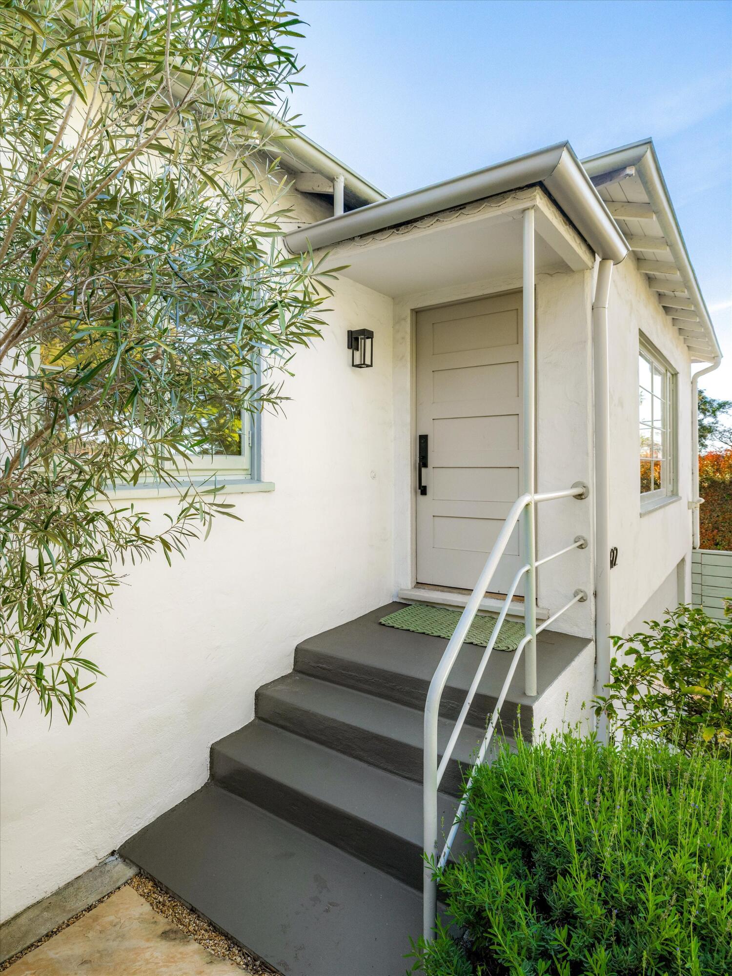 1322 East Cota Street Santa Barbara, CA 93103 - Photo 3 of 55 Quiet Entry