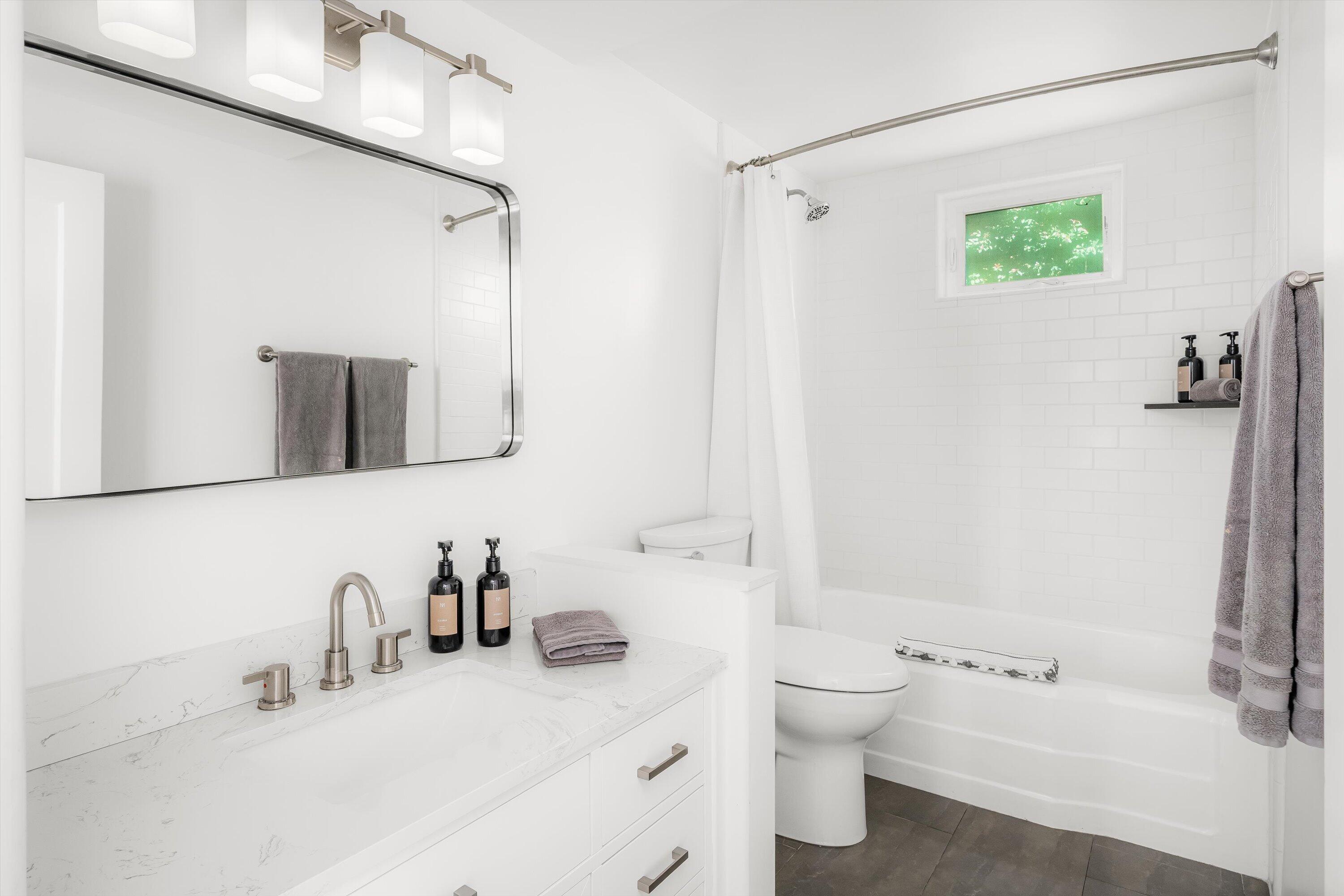 1322 East Cota Street Santa Barbara, CA 93103 - Photo 46 of 55 Full Bath Unit #2