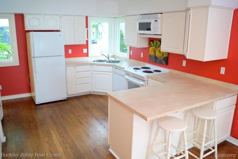 4400 Clifford Road Brighton, MI 48116 - Photo 11 of 22 Appliances Stay