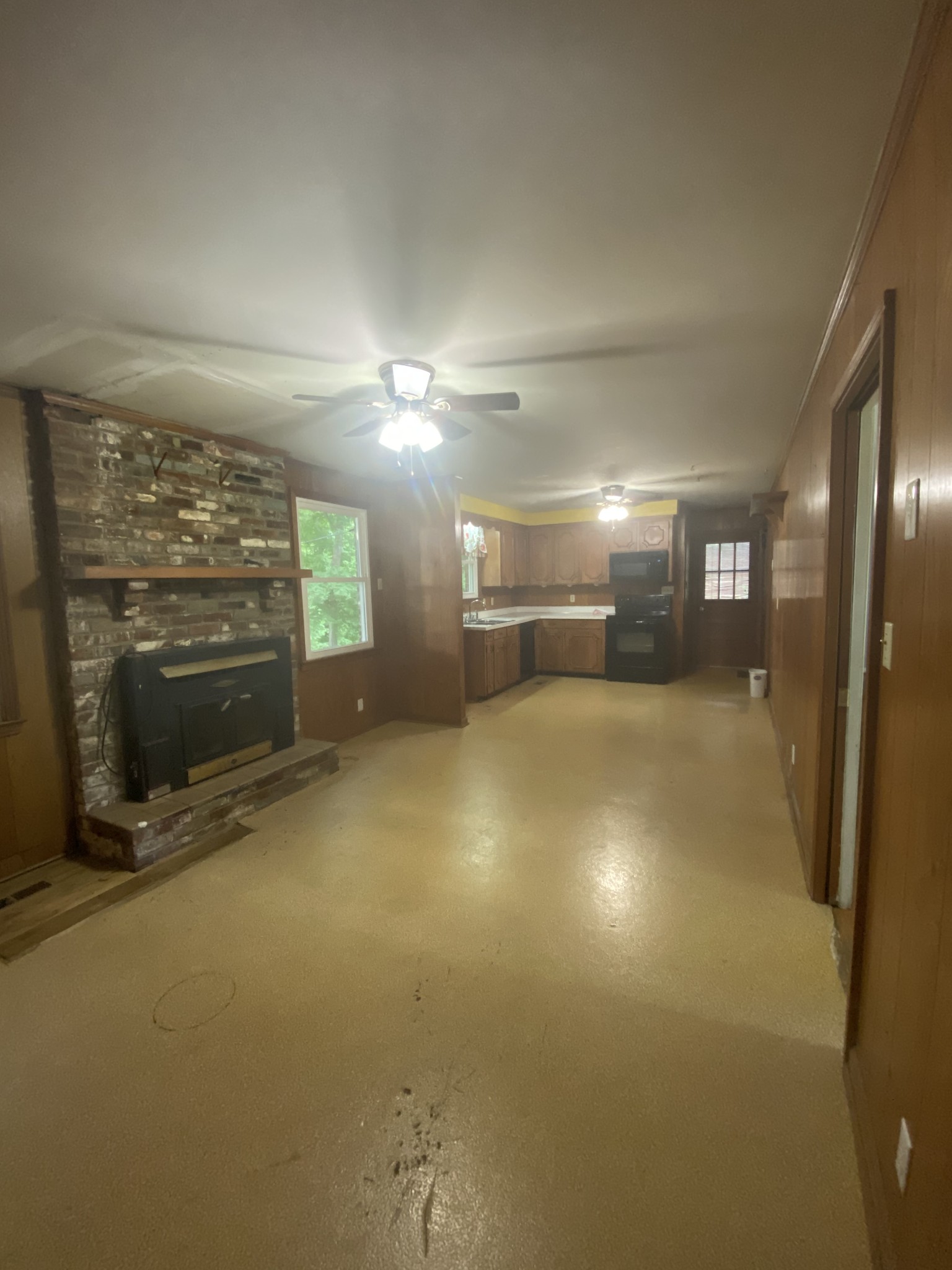 2079 Landon Road Clarksville, TN 37043 - Photo 8 of 19 Gallery Image 8