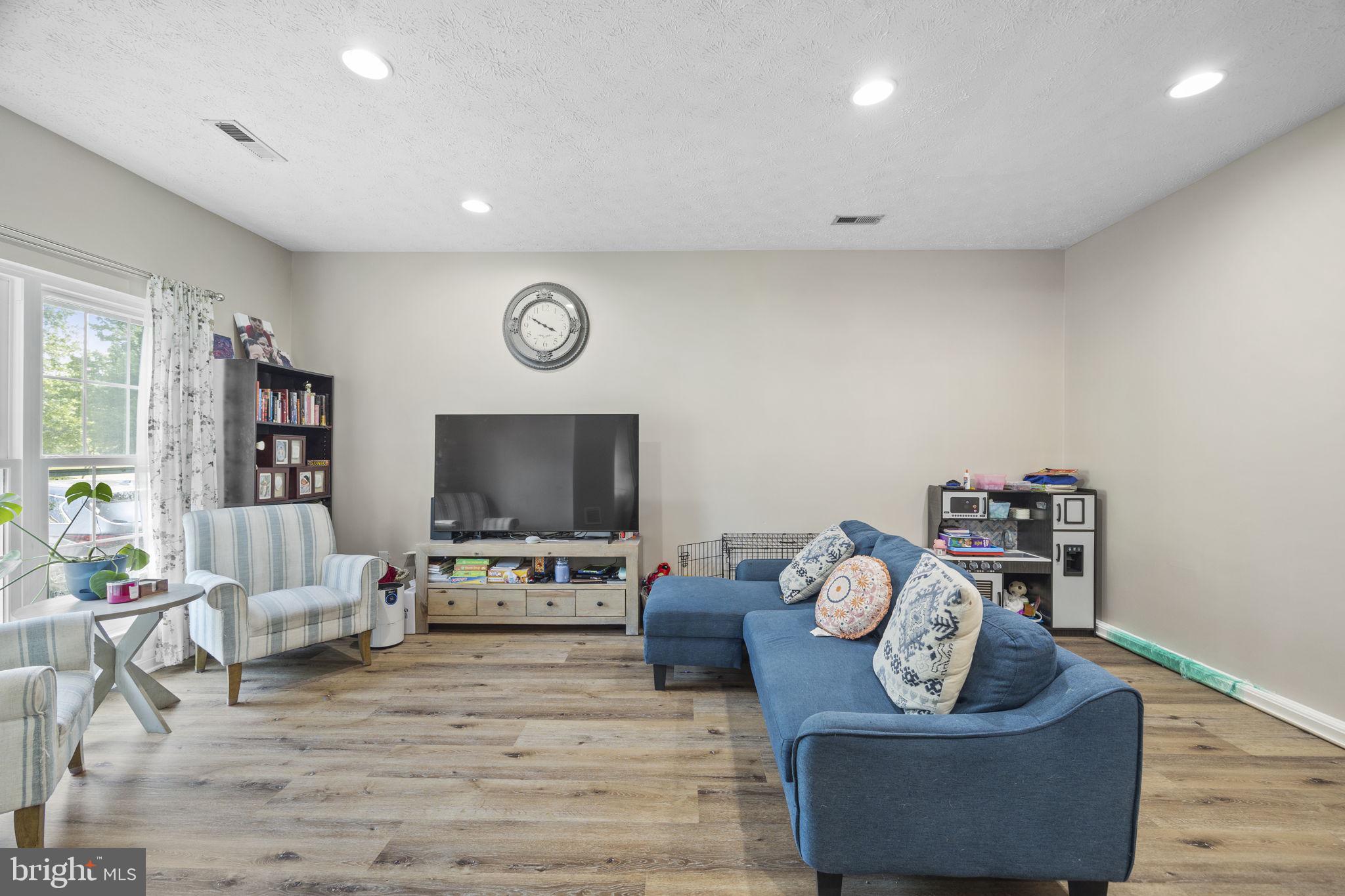16511 Eldbridge Lane Bowie, MD 20716 - Photo 5 of 19 Living Room