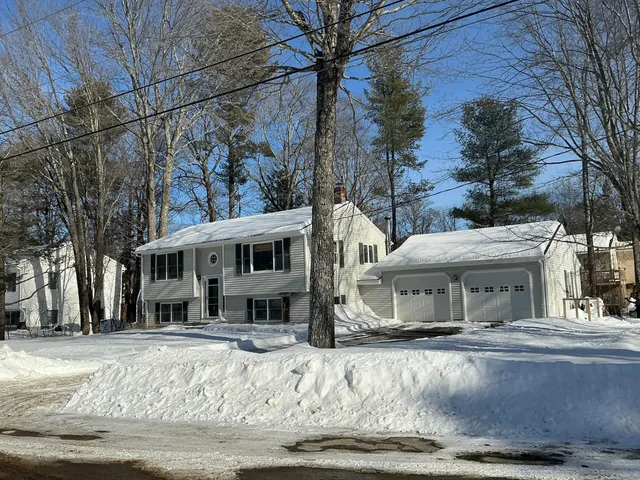 $449,000 | 1 Carolyn Street, Topsham, ME 04086