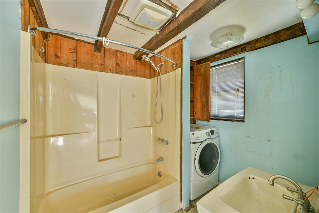 18 Kingsbury Road Webster, MA 01570 - Photo 36 of 42