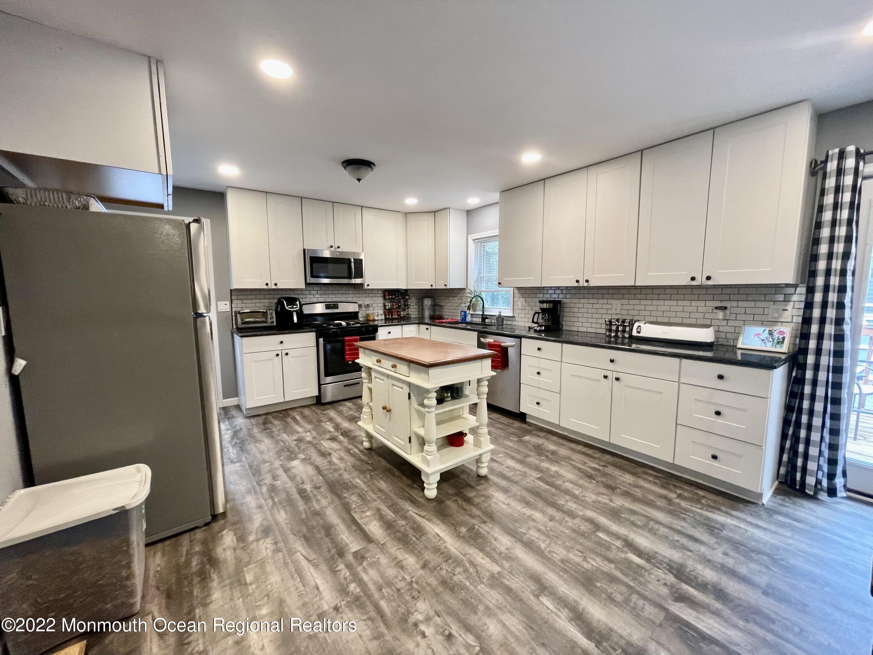 9 Johnson Road Vincentown, NJ 08088 - Photo 12 of 48 49CCB6CE-AF68-46EC-B2BD-B2051EA1EFB8
