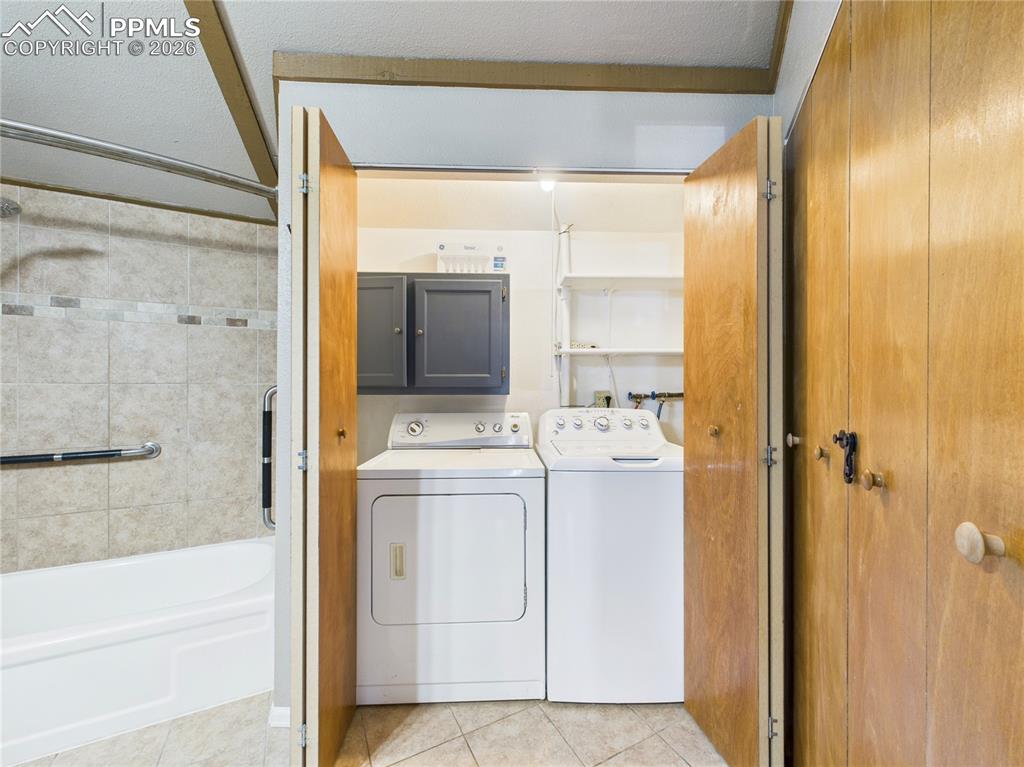 4 Bridgeport Circle Pueblo, CO 81003 - Photo 20 of 42 a view of bathroom with a bath tub and shower