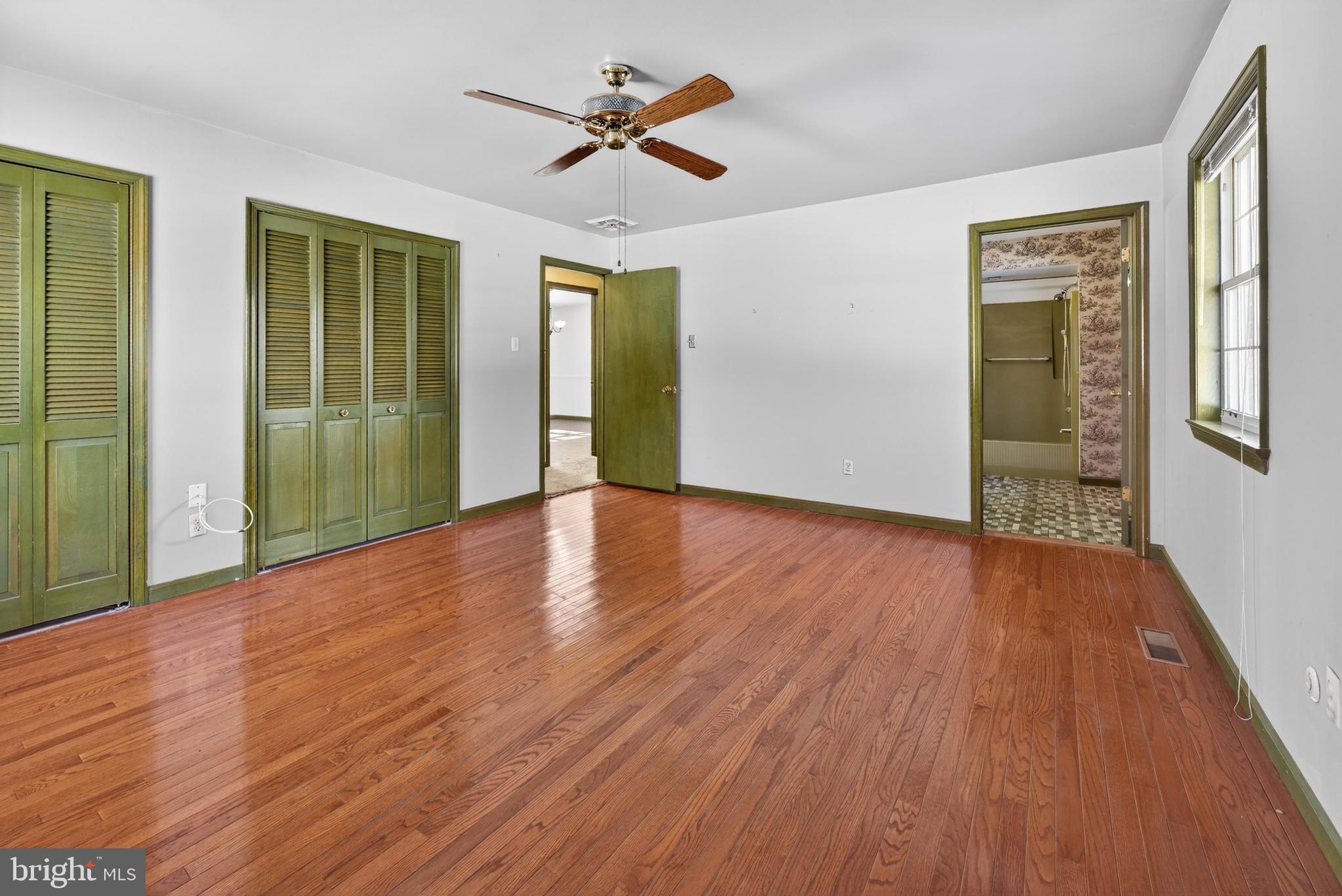 425 Stokes Road Shamong, NJ 08088 - Photo 17 of 35 a view of room with hardwood floor and ceiling fan