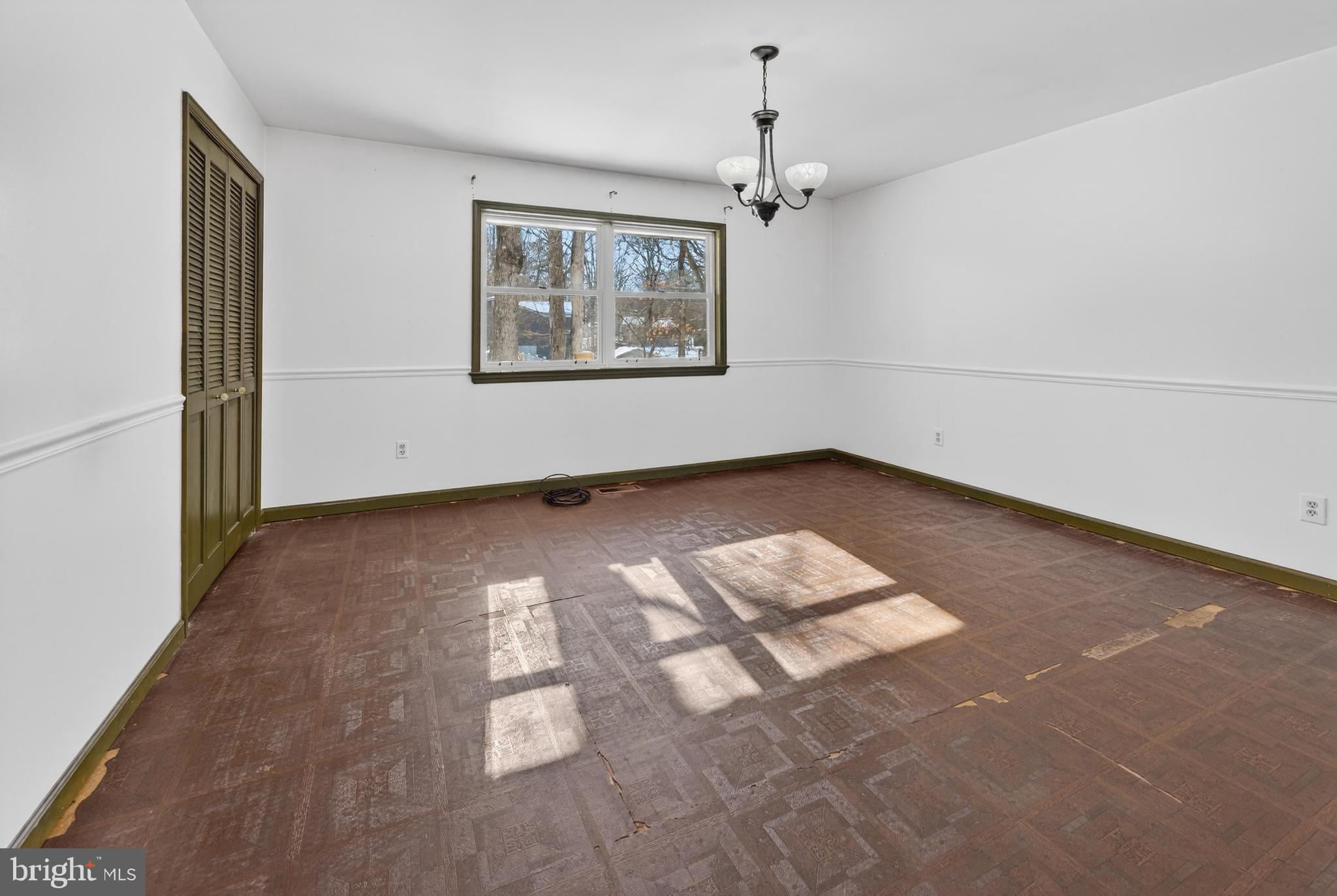425 Stokes Road Shamong, NJ 08088 - Photo 21 of 35 an empty room with windows