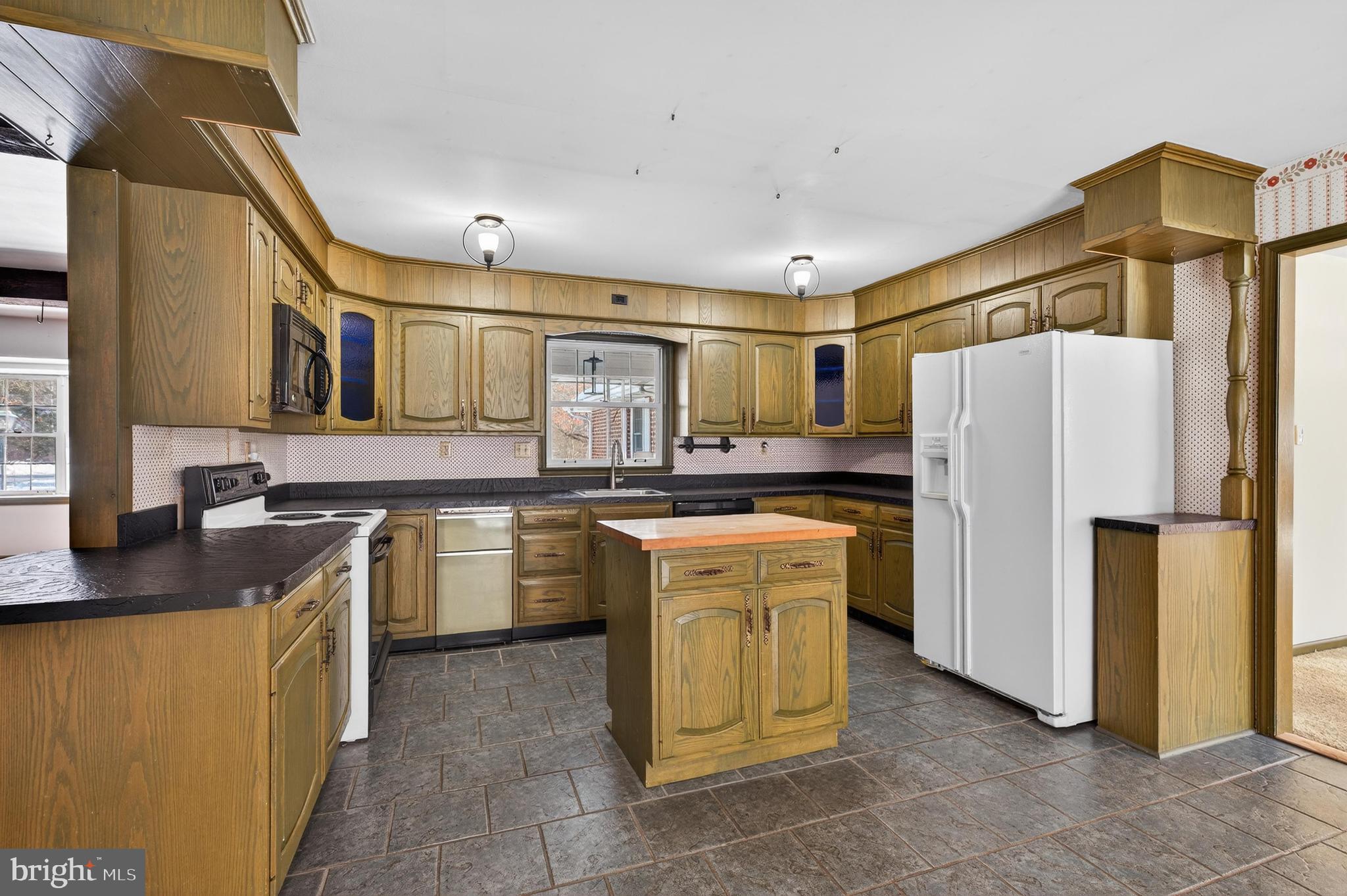 425 Stokes Road Shamong, NJ 08088 - Photo 8 of 35 a kitchen with a sink a refrigerator a stove and dishwasher