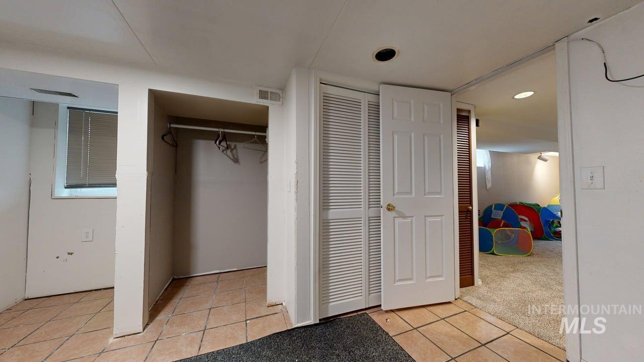 1210 10th Street Lewiston, ID 83501 - Photo 20 of 25 View of closet