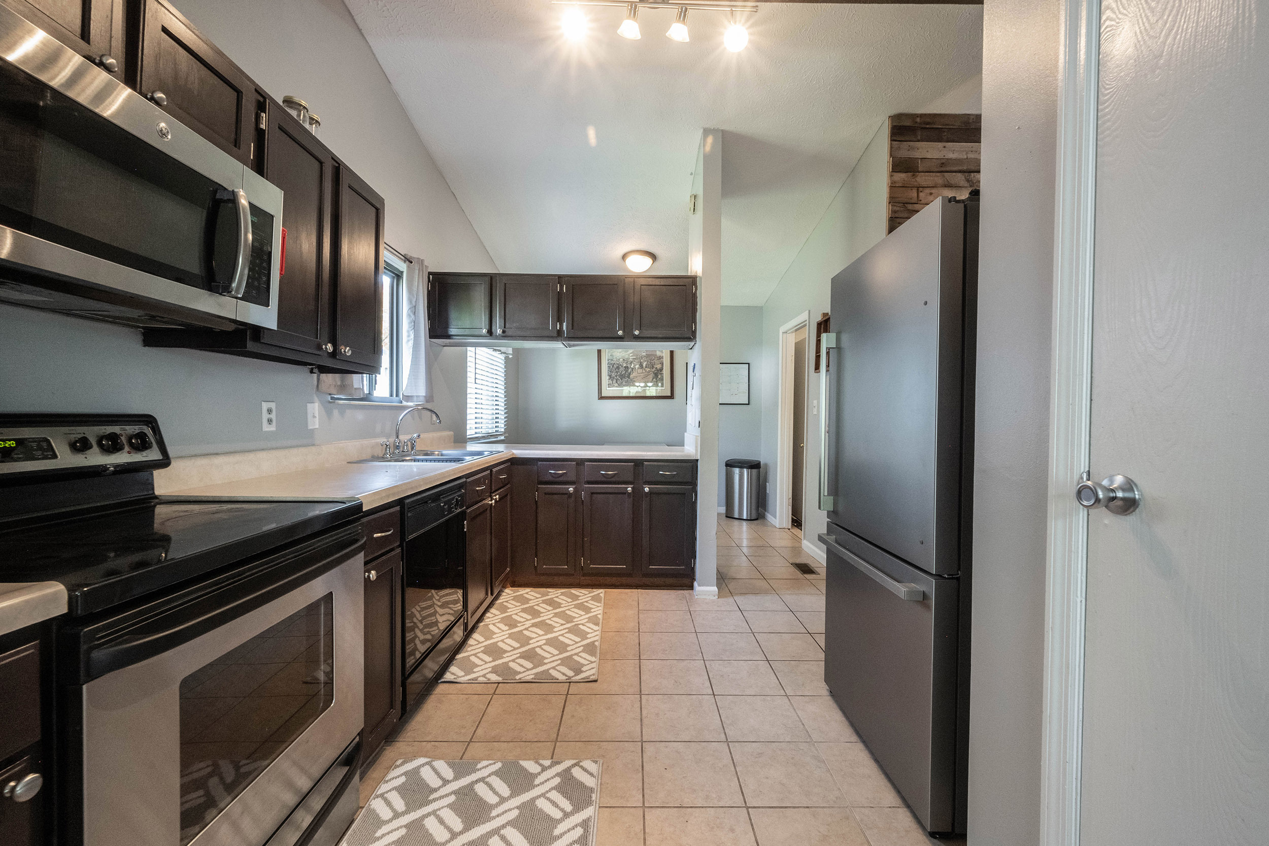 8530 Castle Ridge Lane Indianapolis, IN 46256 - Photo 17 of 40 Gallery Image 17