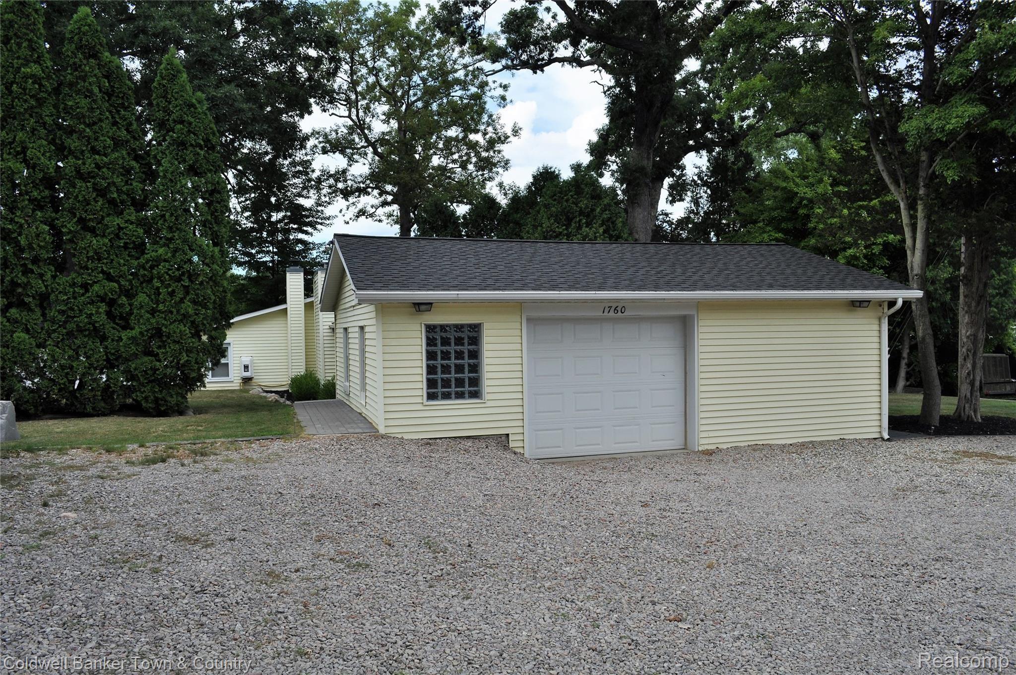1760 Clark Lake Road Brighton, MI 48114 - Photo 22 of 32 DSC_0112.jpg