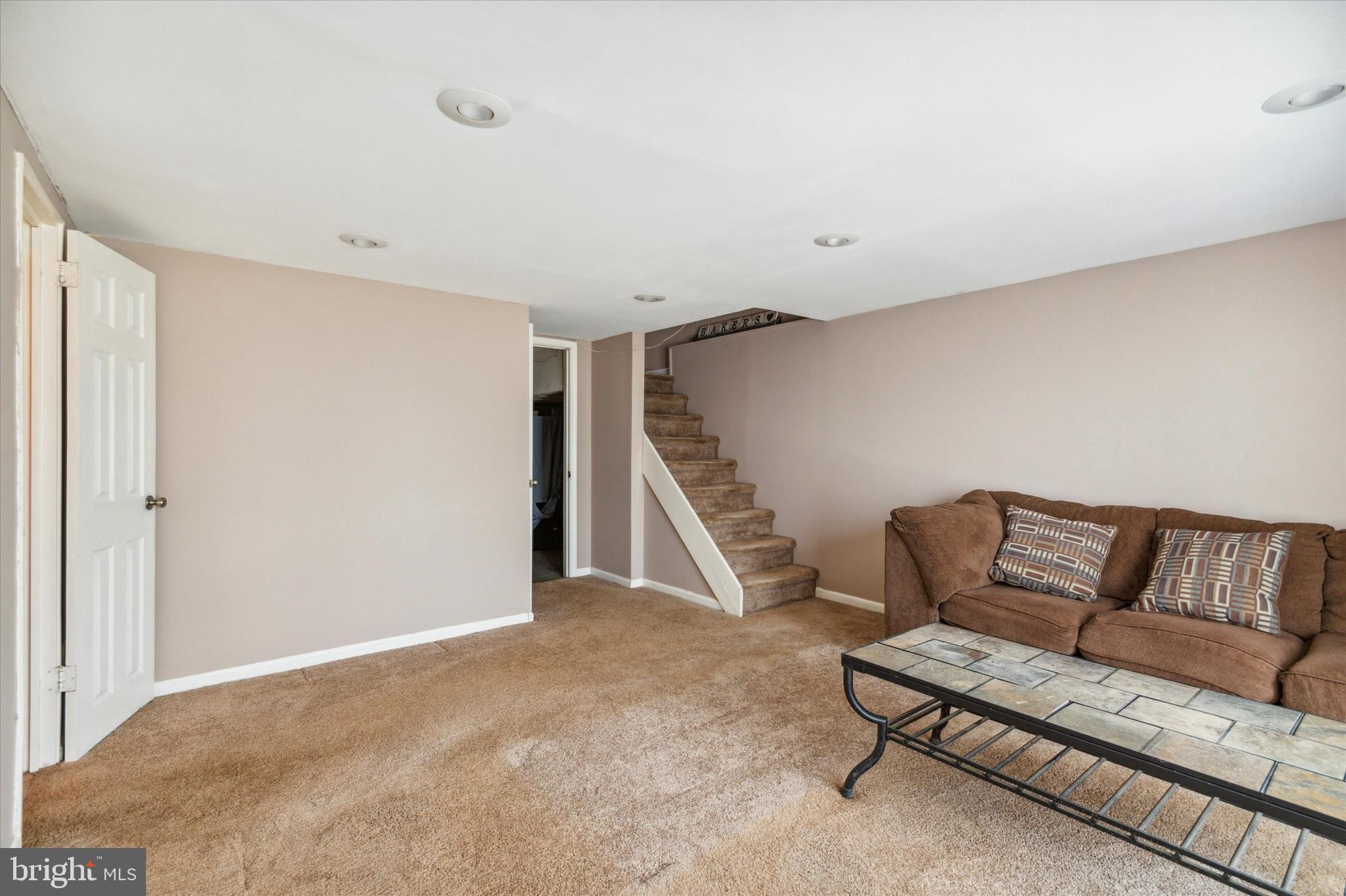 3830 Greenacres Road Philadelphia, PA 19154 - Photo 15 of 18