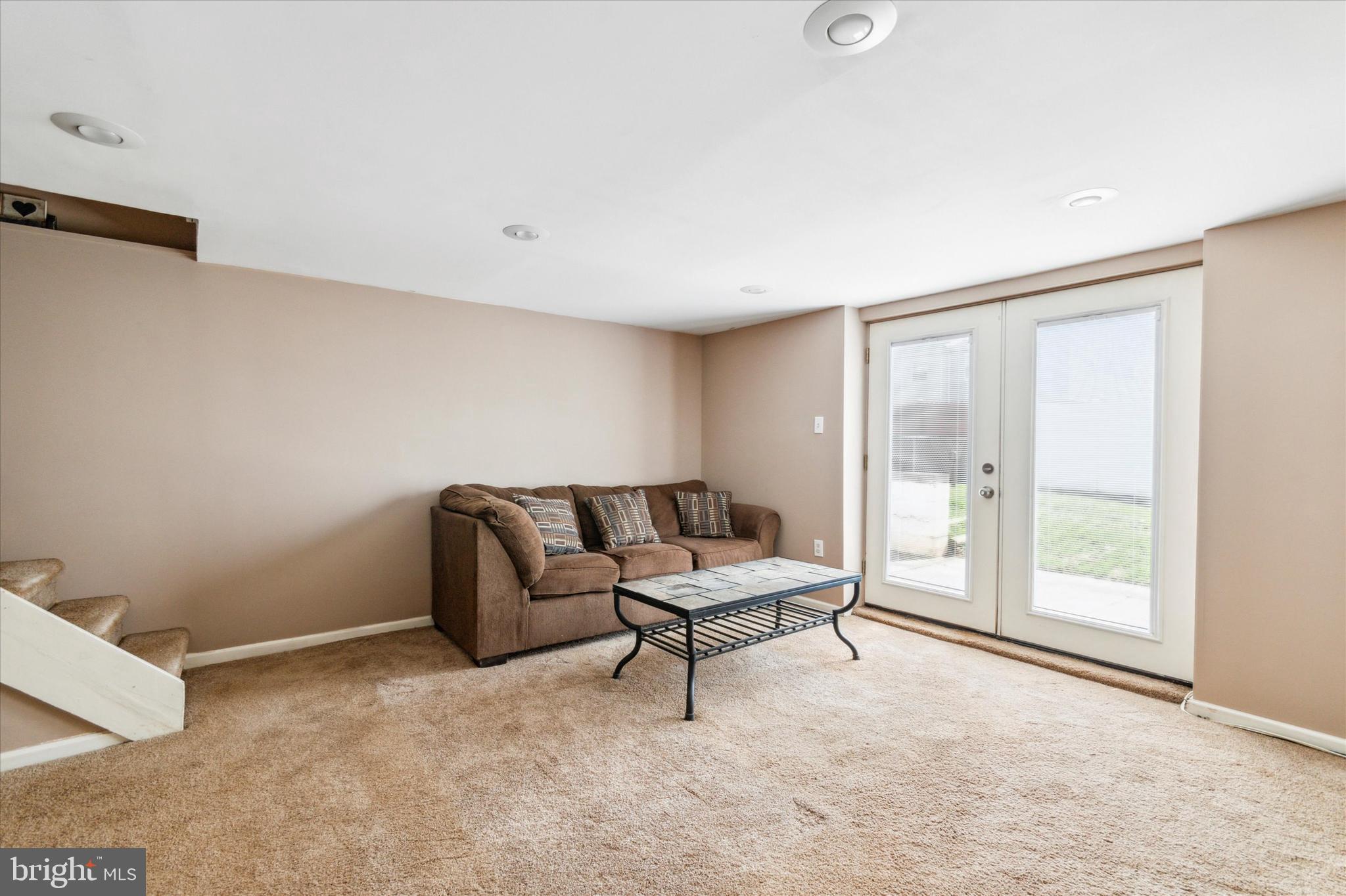 3830 Greenacres Road Philadelphia, PA 19154 - Photo 16 of 18