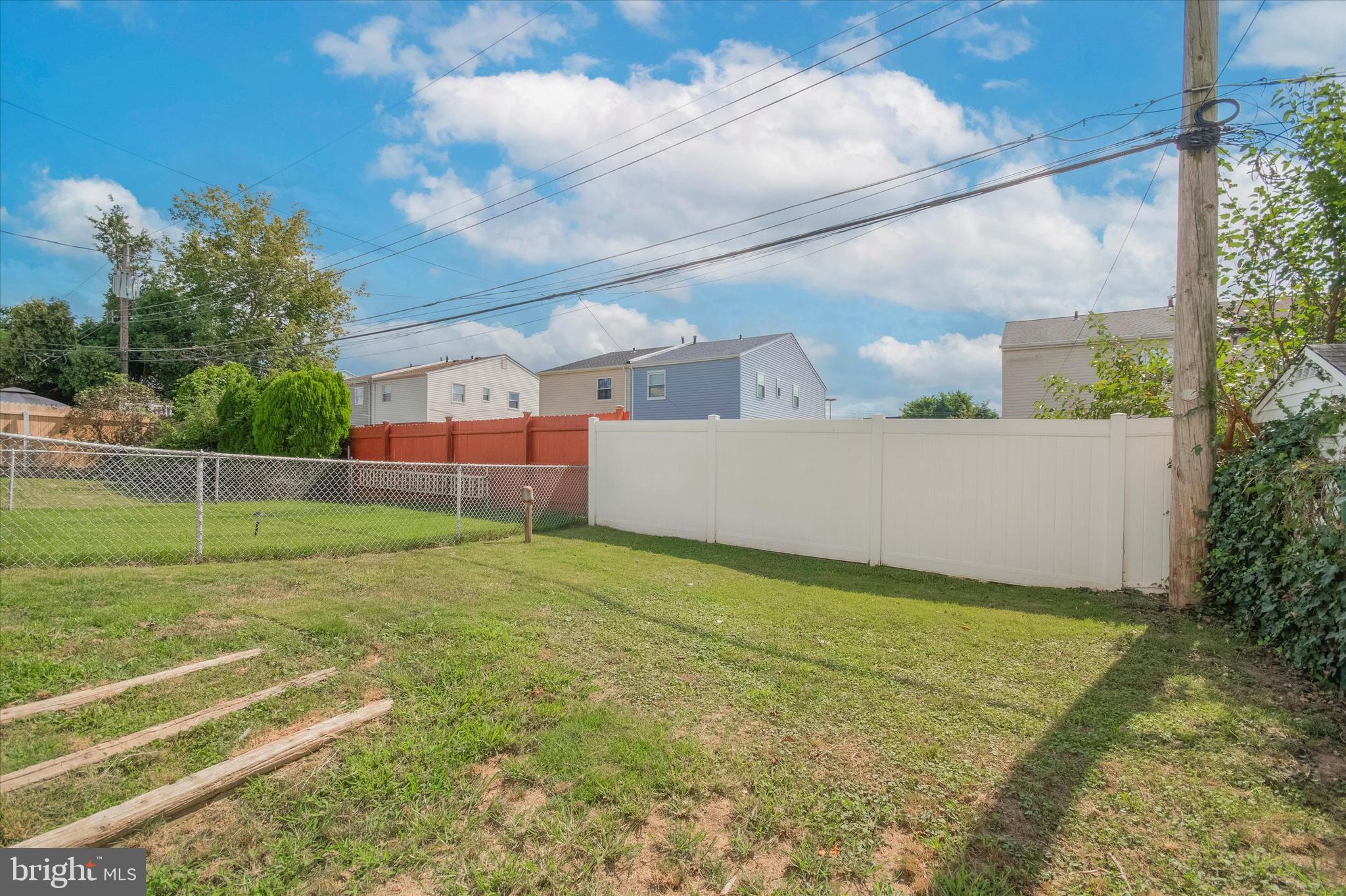 3830 Greenacres Road Philadelphia, PA 19154 - Photo 3 of 18