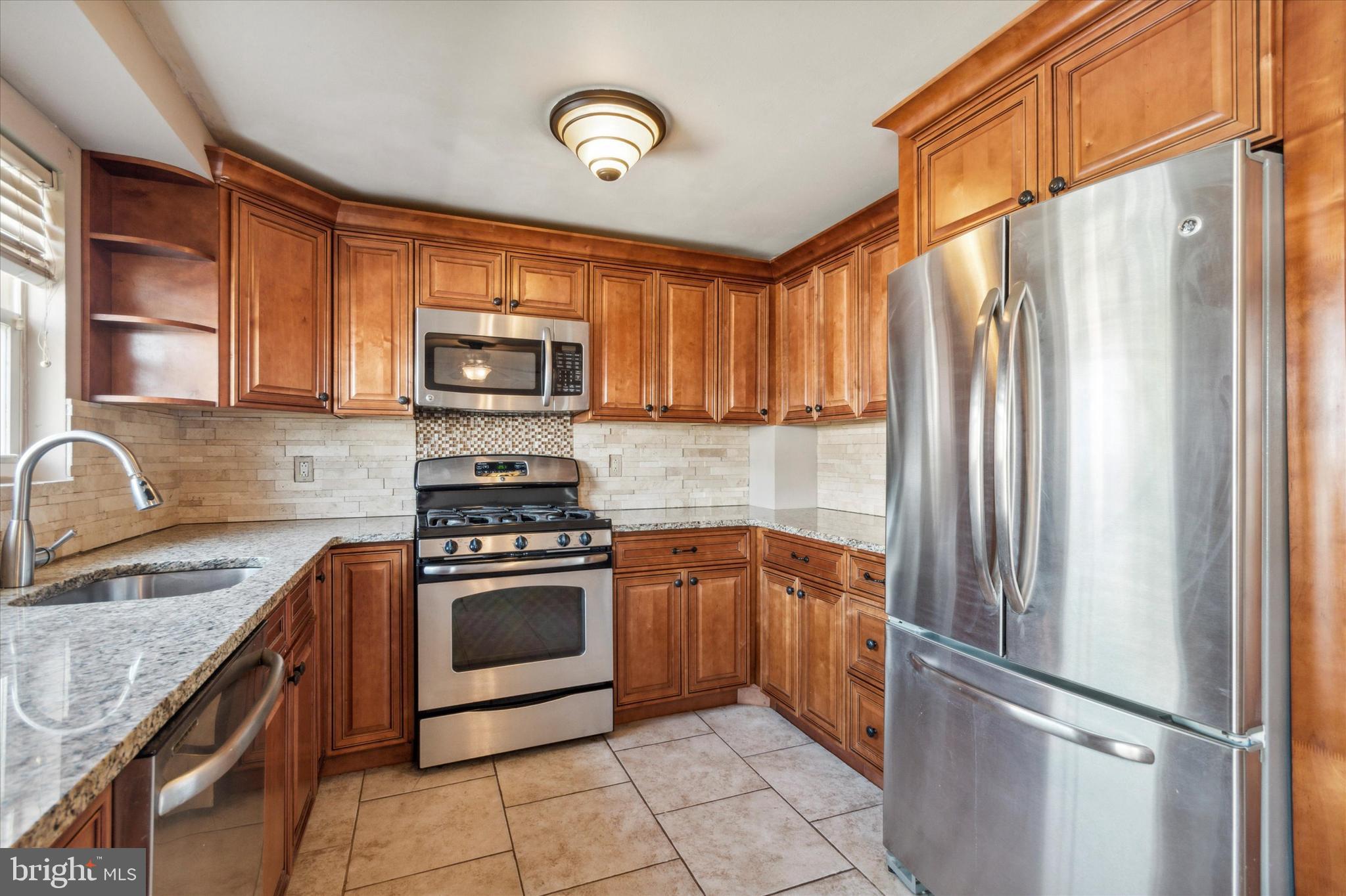 3830 Greenacres Road Philadelphia, PA 19154 - Photo 8 of 18