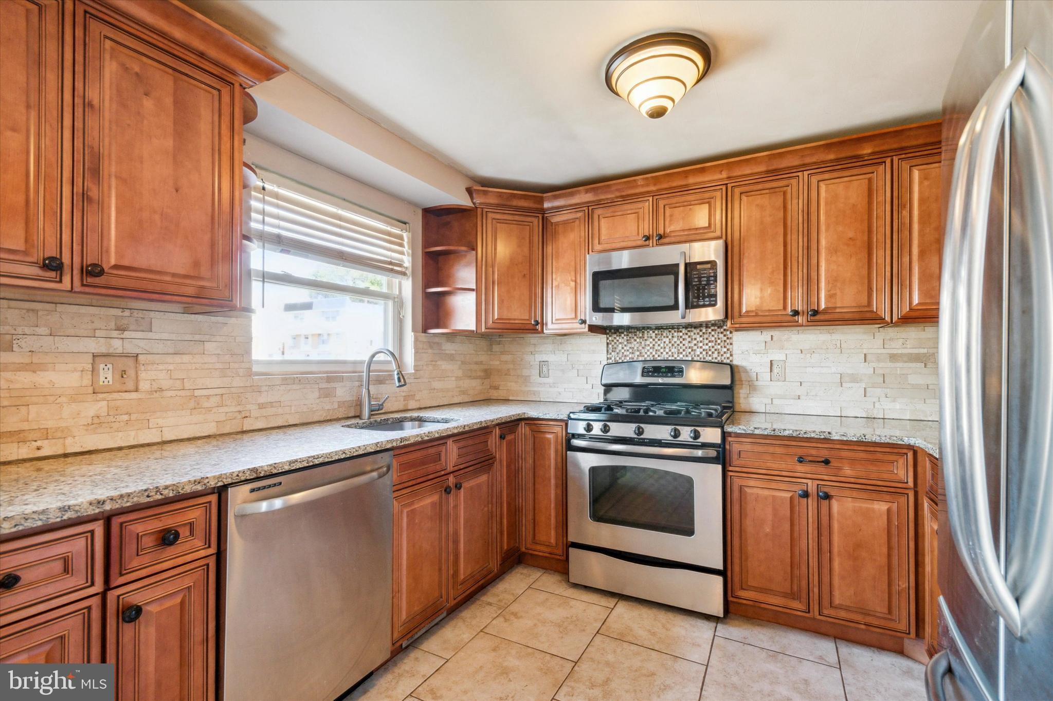 3830 Greenacres Road Philadelphia, PA 19154 - Photo 9 of 18
