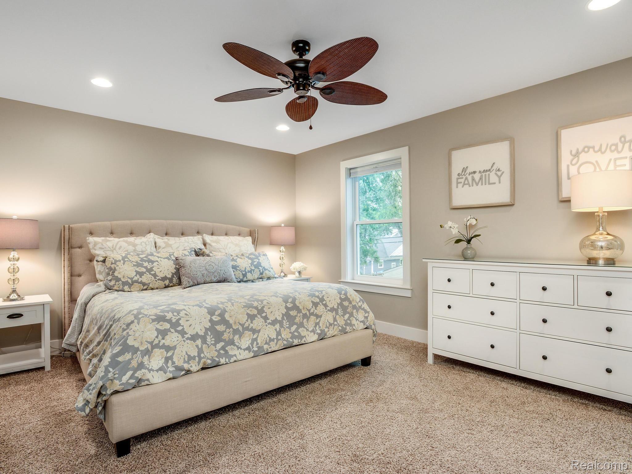 3059 Cumberland Road Berkley, MI 48072 - Photo 11 of 23 Grand master suite, perfectly appointed, note recessed lighting, ceiling fan.Wonderful walk-in closet.