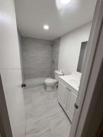 $2,200 | 10090 Northwest 80th Court, Unit 1155, Hialeah Gardens, FL 33016