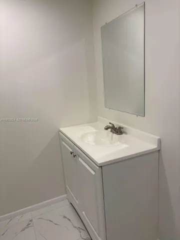 $2,200 | 10090 Northwest 80th Court, Unit 1155, Hialeah Gardens, FL 33016