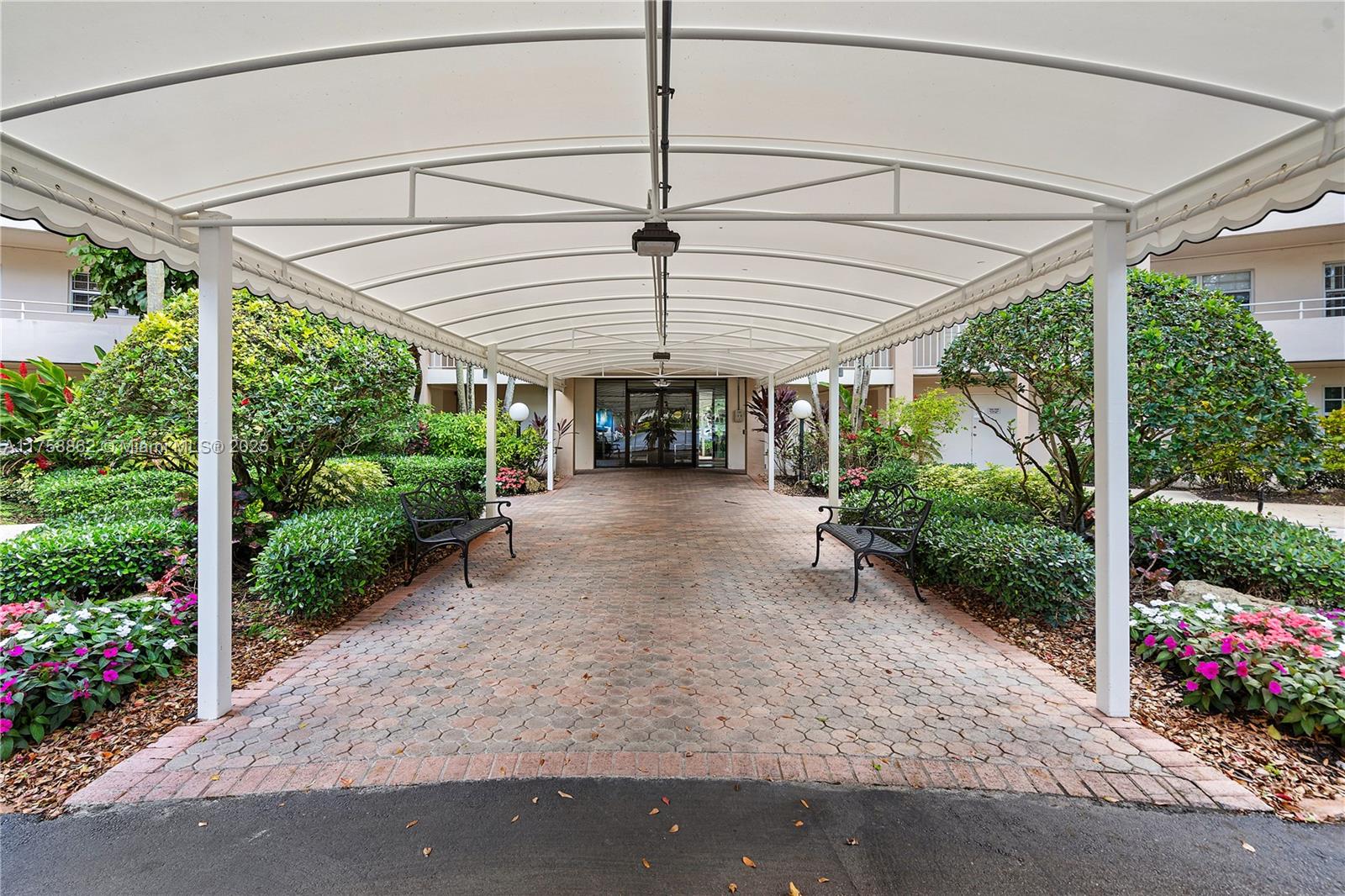 3800 Oaks Clubhouse Drive, Unit 307 Pompano Beach, FL 33069 - Photo 24 of 25 a view of a backyard with garden