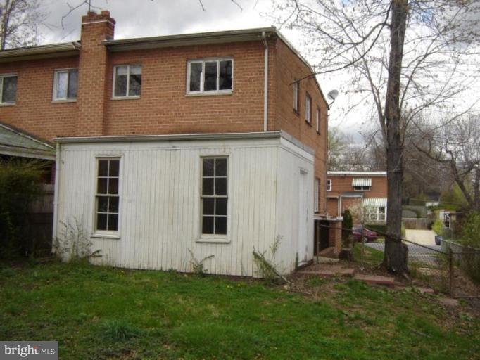 1207 Quebec Street Silver Spring, MD 20903 - Photo 2 of 2 Back yard