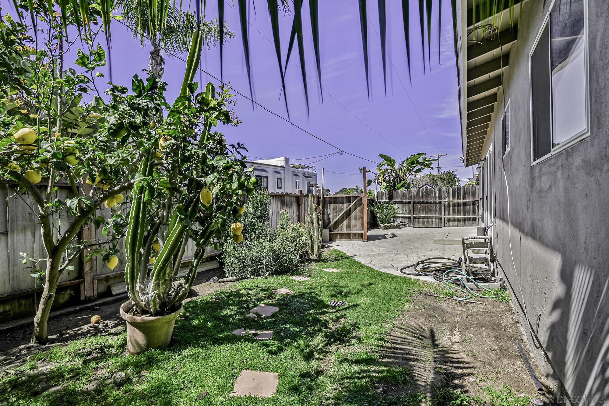 2018 Glasgow Avenue Cardiff, CA 92007 - Photo 2 of 32