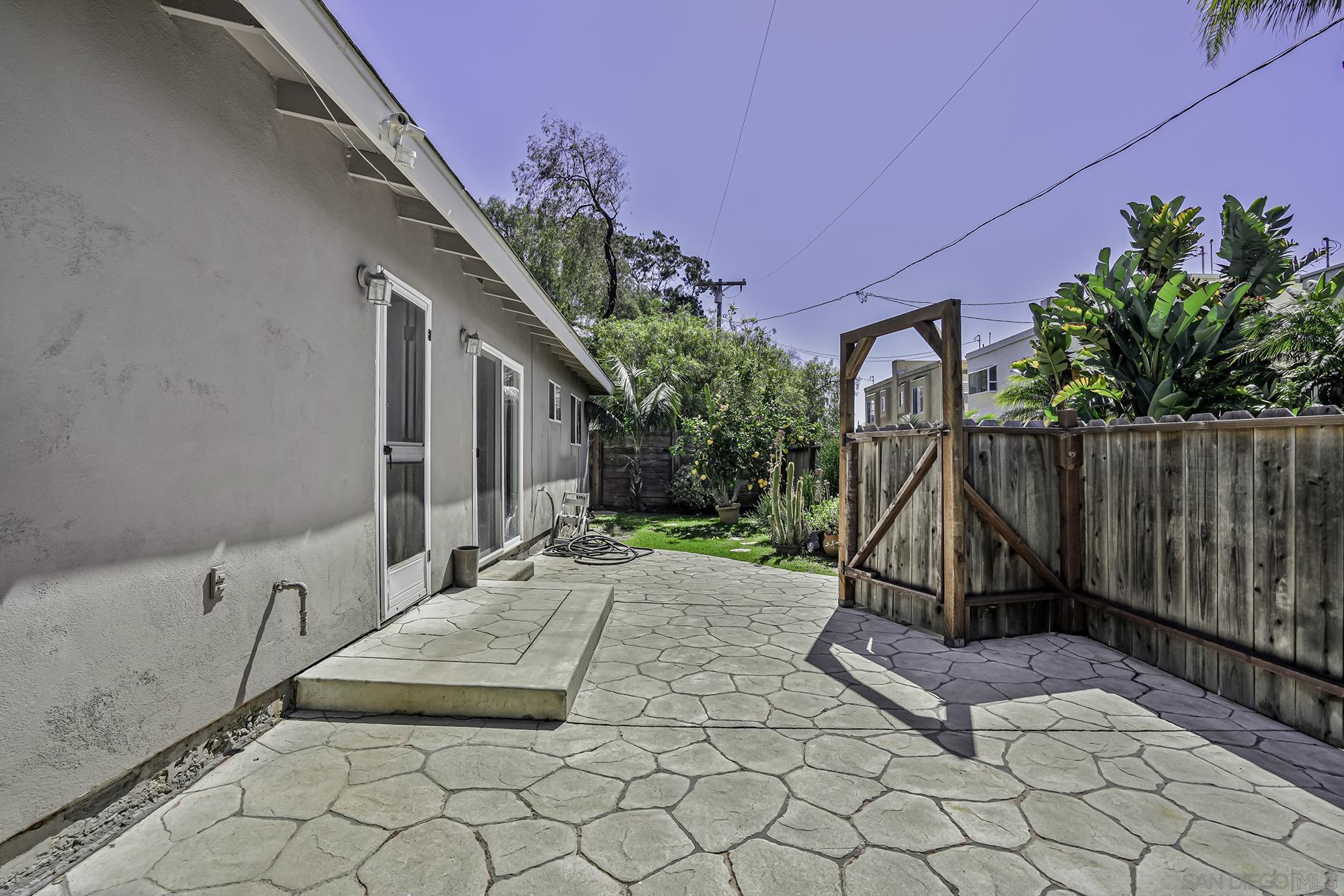 2018 Glasgow Avenue Cardiff, CA 92007 - Photo 6 of 32