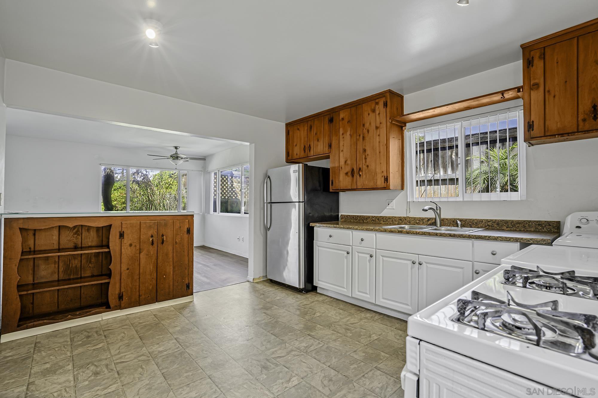 2018 Glasgow Avenue Cardiff, CA 92007 - Photo 8 of 32