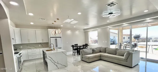 $389,950 | 15048 Rancho Del Sur Drive, El Paso, TX 79938