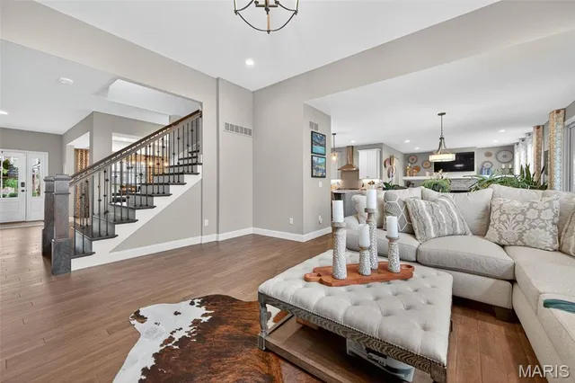 $1,055,000 | 962 Silver Buck Lane, Chesterfield, MO 63005