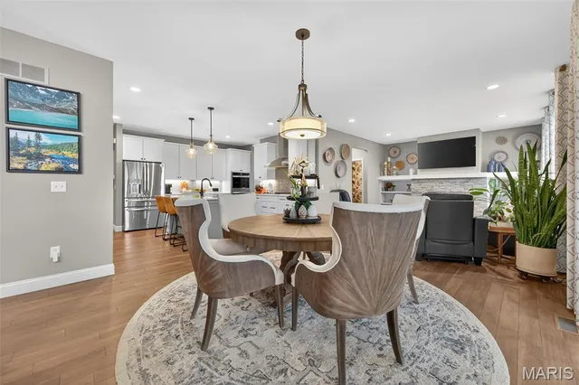 $1,055,000 | 962 Silver Buck Lane, Chesterfield, MO 63005