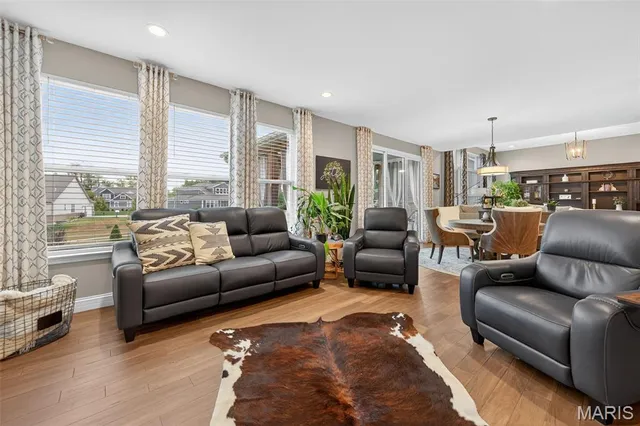 $1,055,000 | 962 Silver Buck Lane, Chesterfield, MO 63005