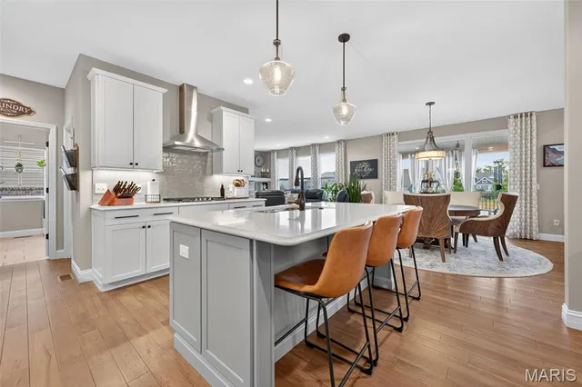 $1,055,000 | 962 Silver Buck Lane, Chesterfield, MO 63005