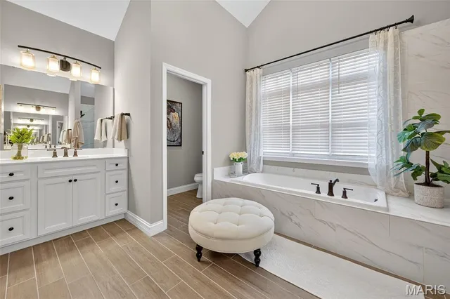 $1,055,000 | 962 Silver Buck Lane, Chesterfield, MO 63005